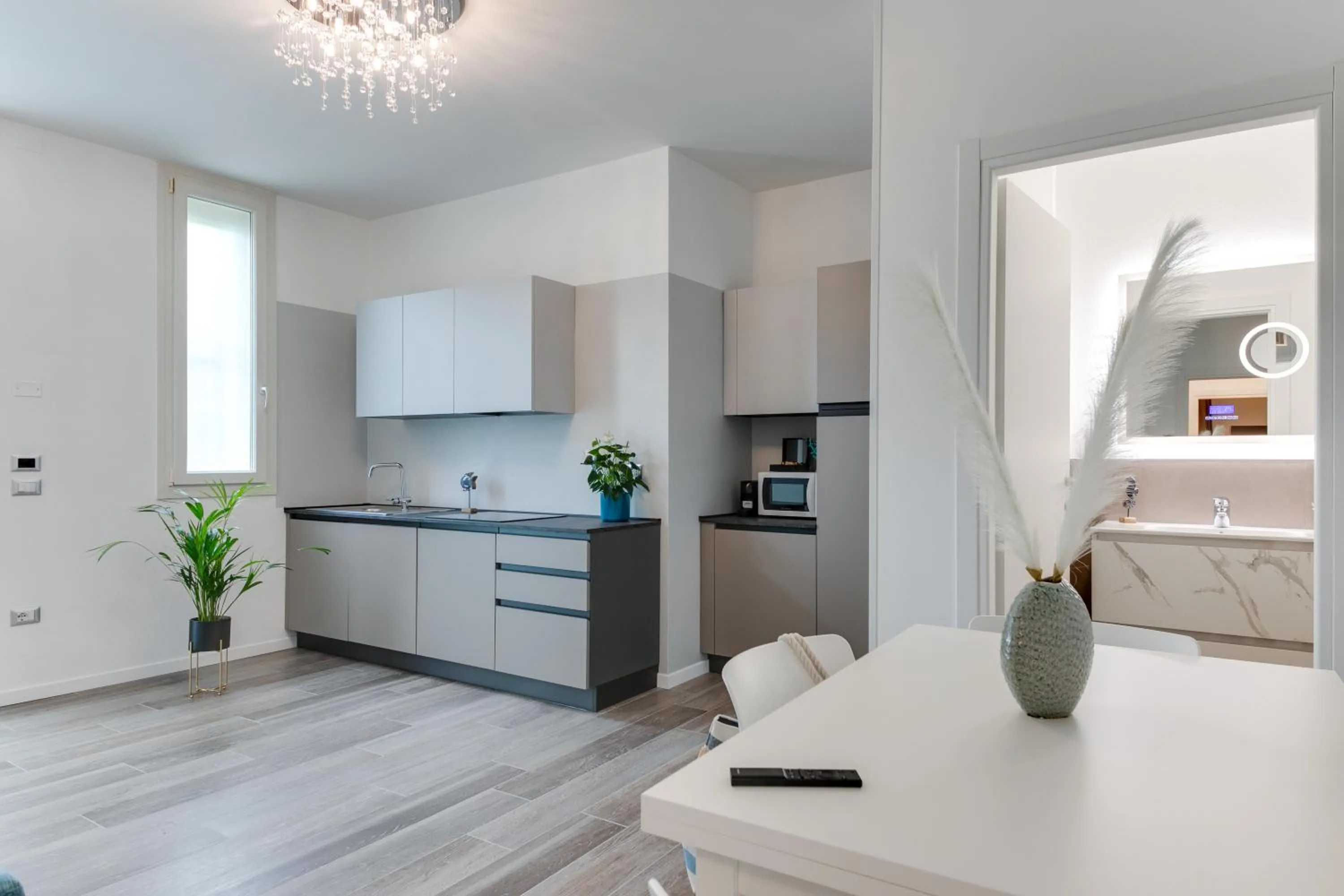 Kitchen or kitchenette in Elegance Suite Apartments - Siroli Collection