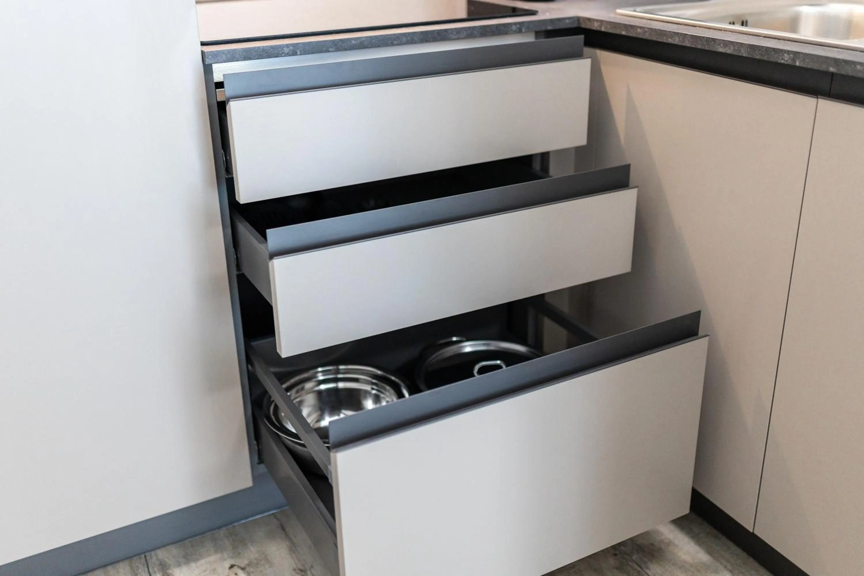 Kitchen or kitchenette in Elegance Suite Apartments - Siroli Collection