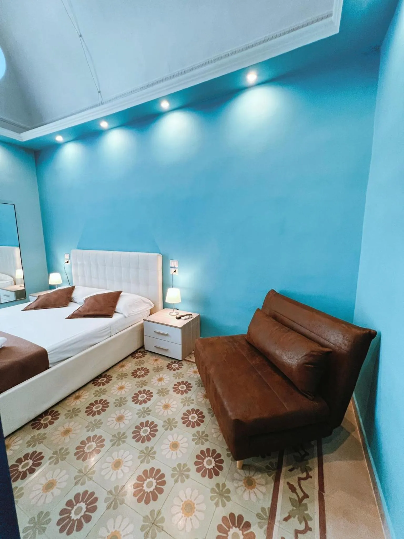 Photo of the whole room, Bed in DEAS B&B