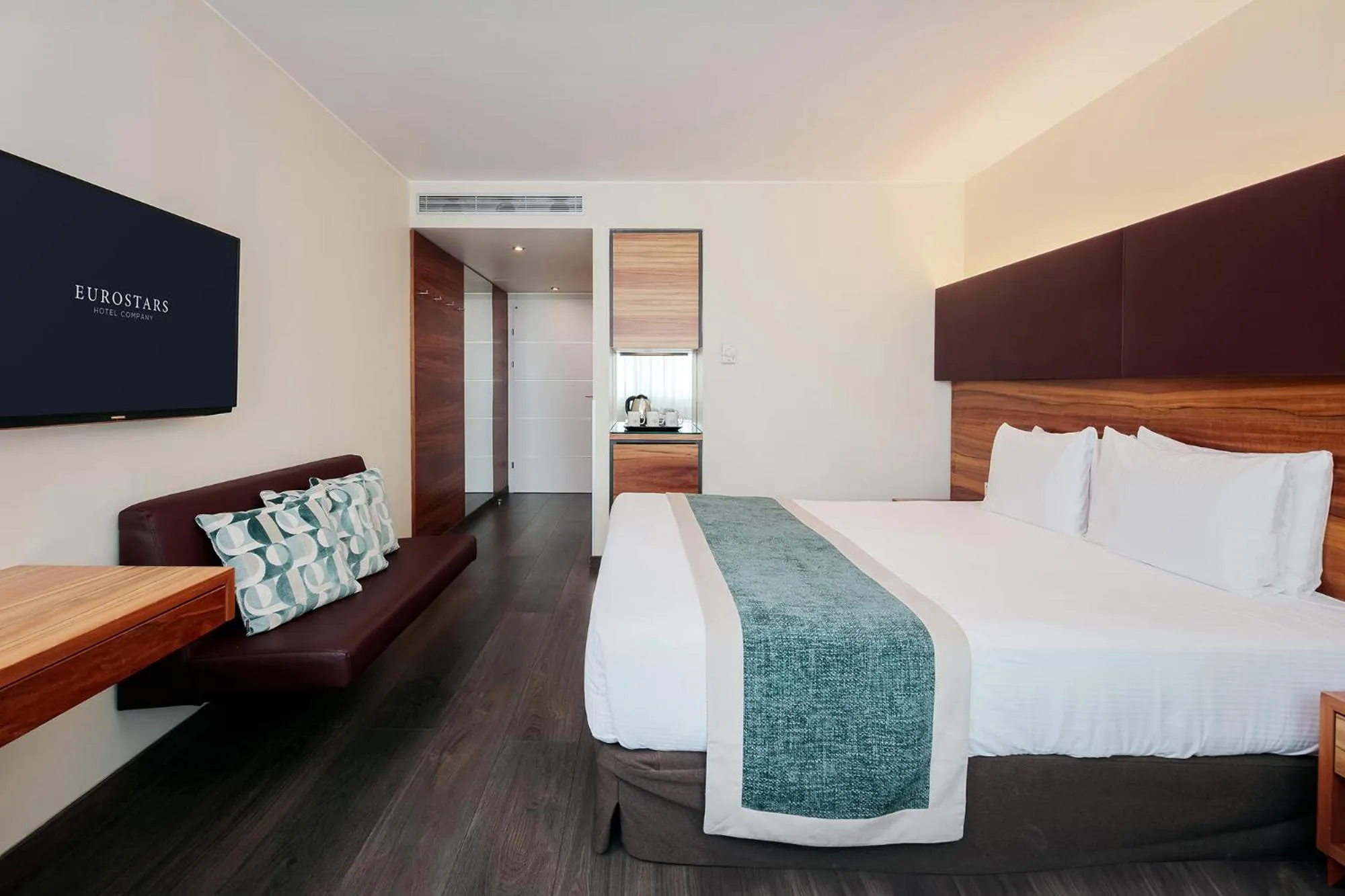 Bed in Eurostars Embassy