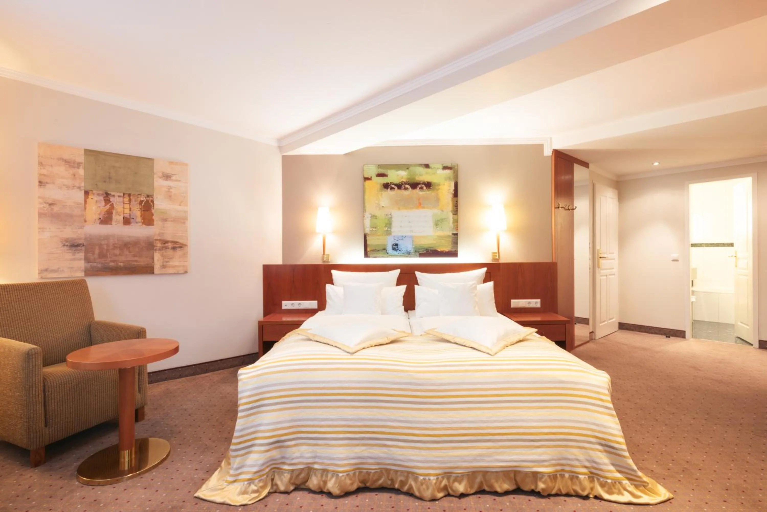 Photo of the whole room, Bed in Hotel Lindauer Hof