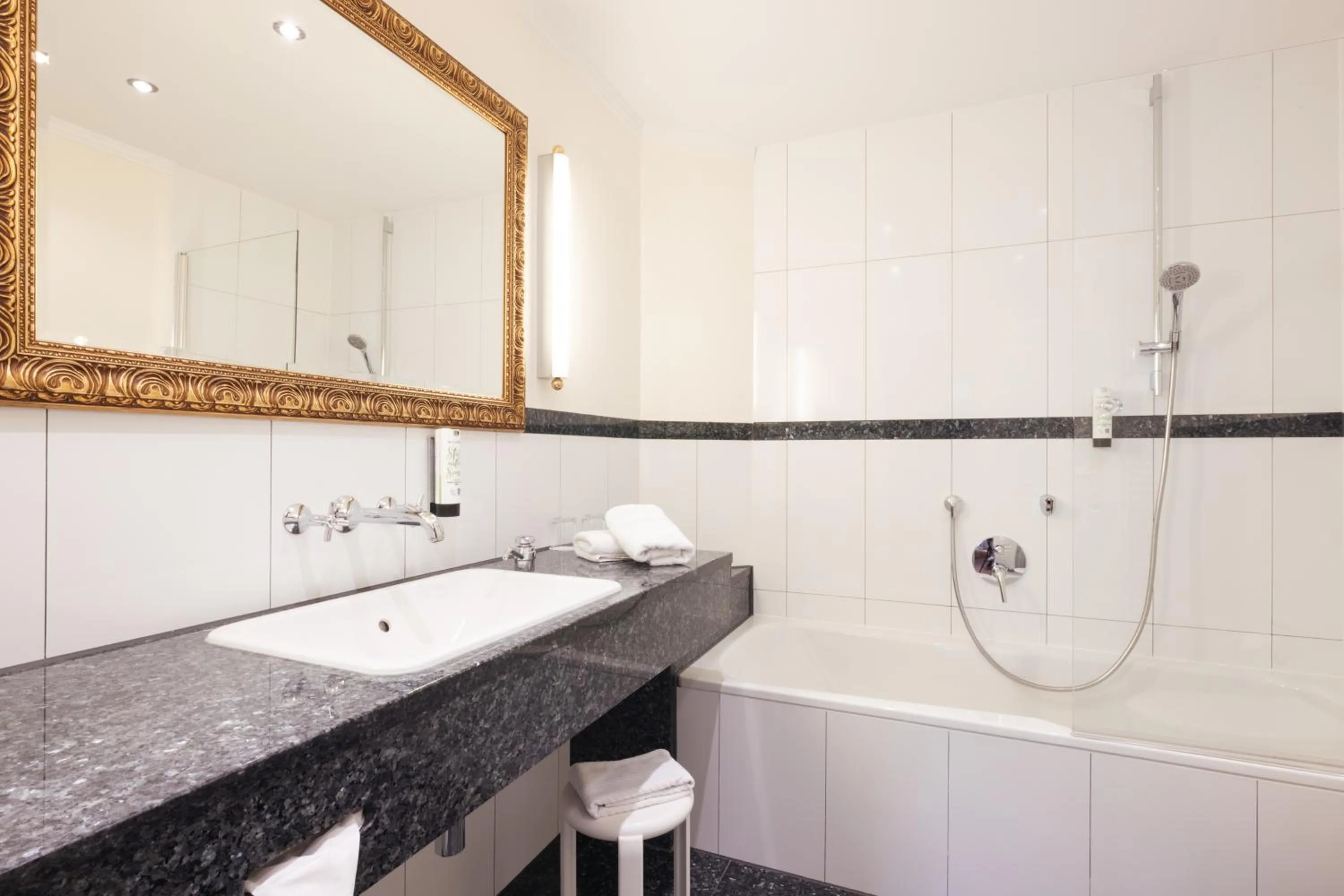 Bathroom in Hotel Lindauer Hof