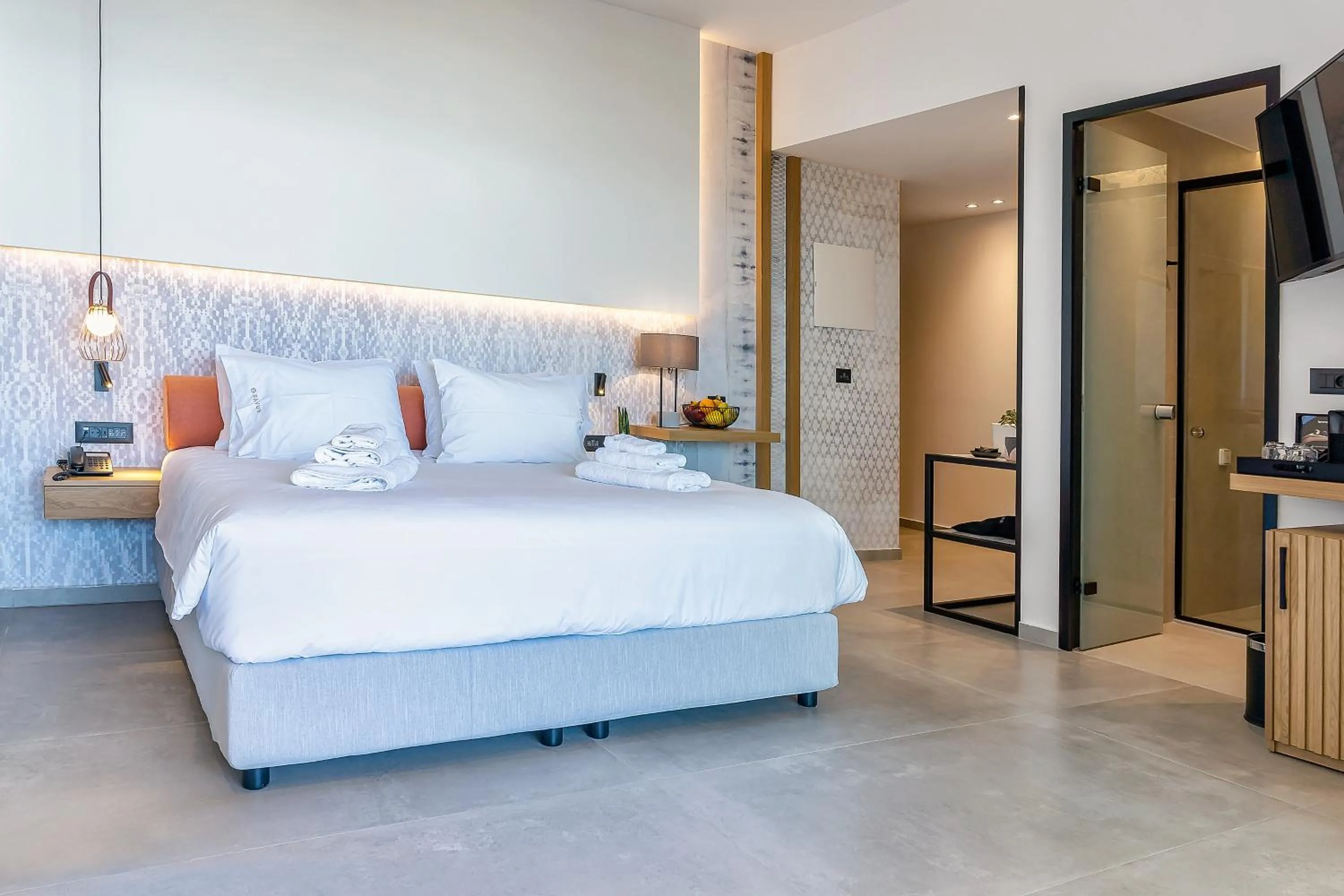 Bed in SAVUS Boutique Hotel