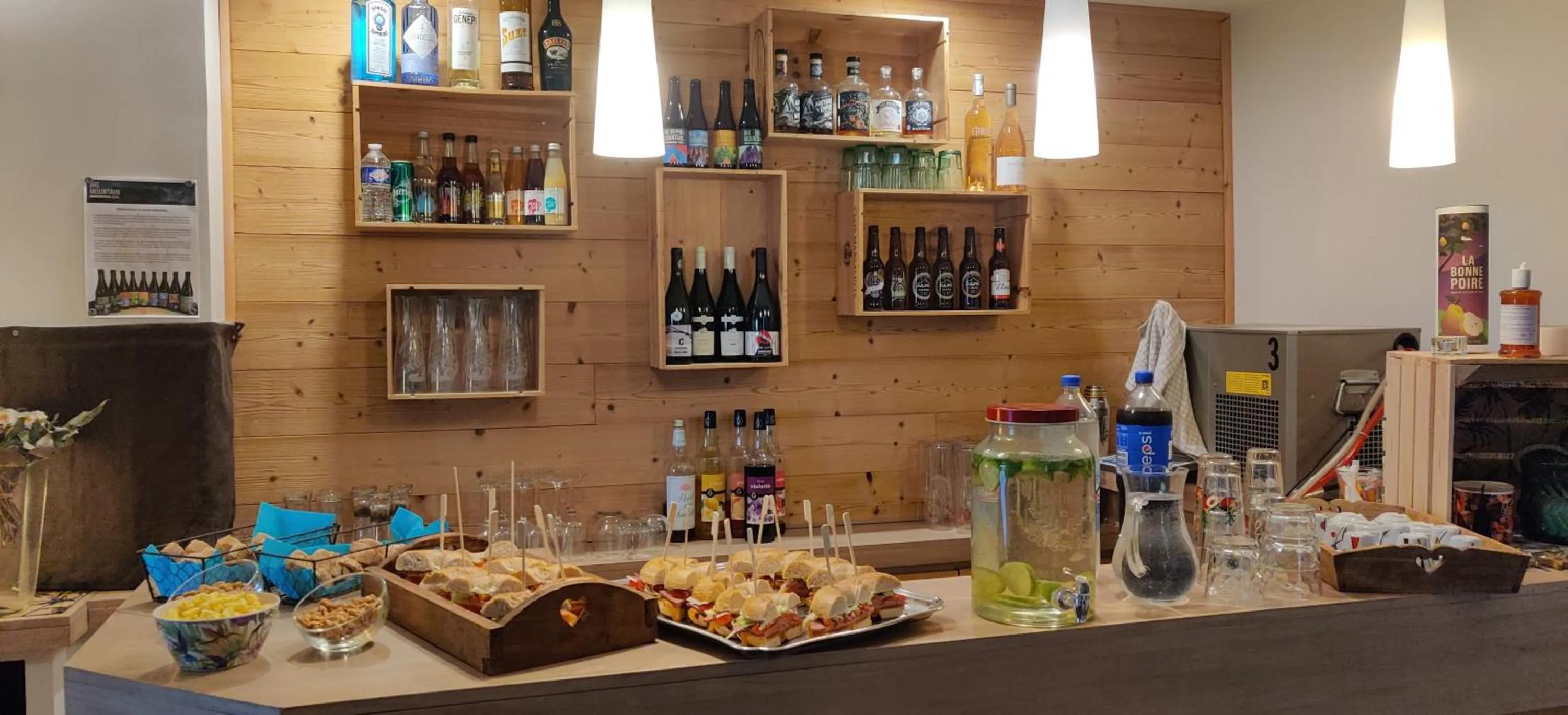 Lounge or bar in Le Rookie Mountain