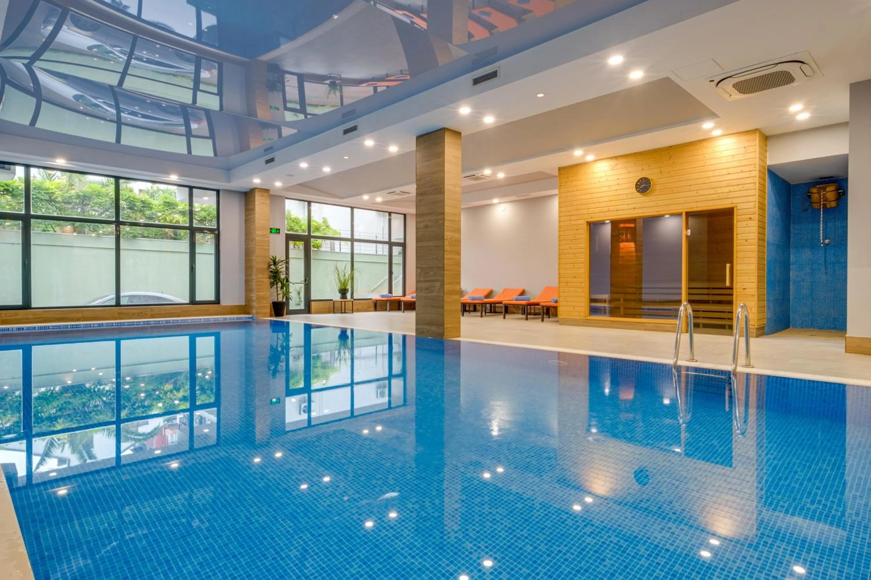 Swimming pool in Hotel Salvador