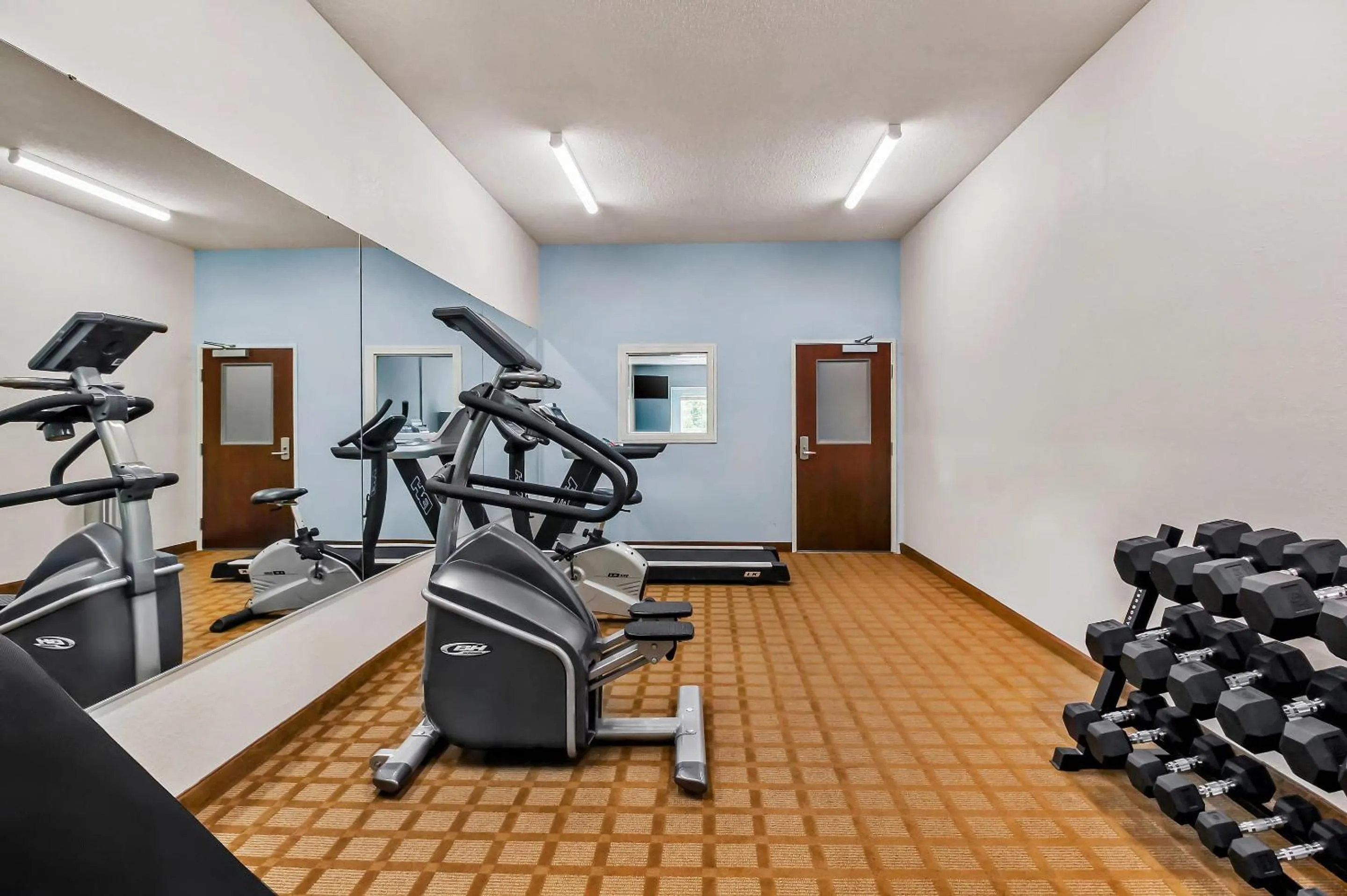 Fitness centre/facilities in Quality Inn & Suites