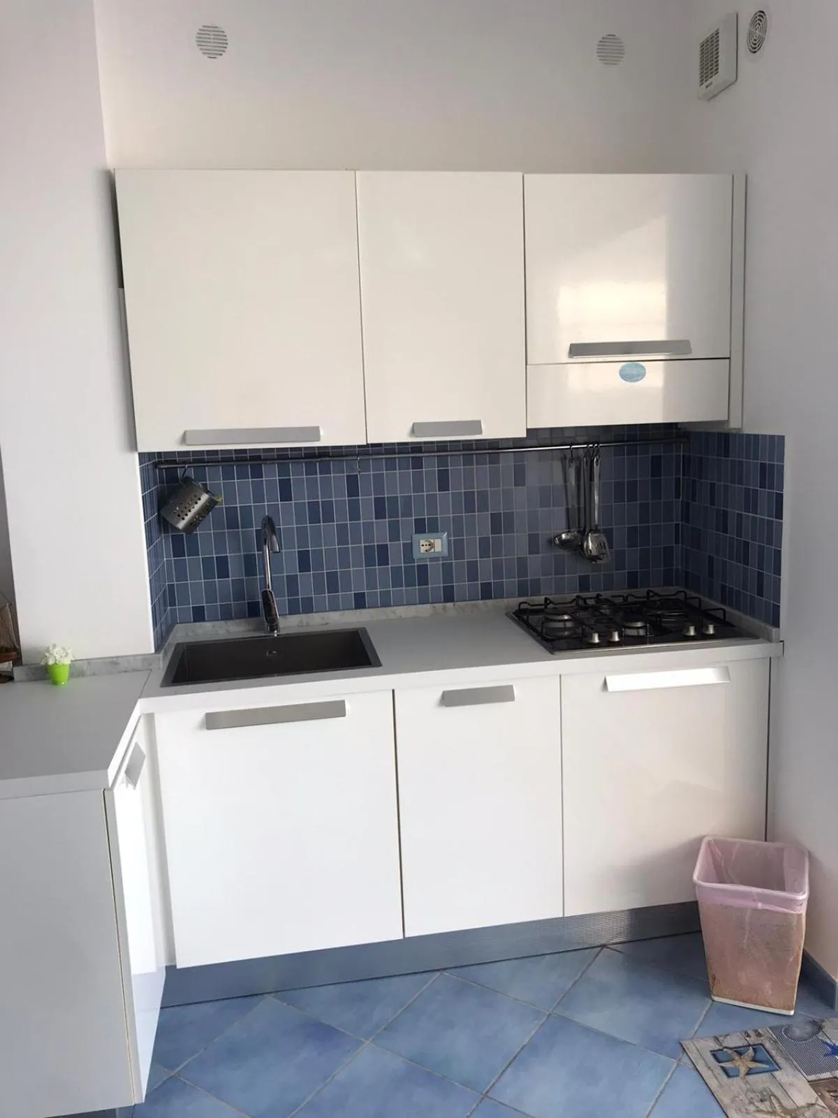 Kitchen or kitchenette in B&B Stella Marina