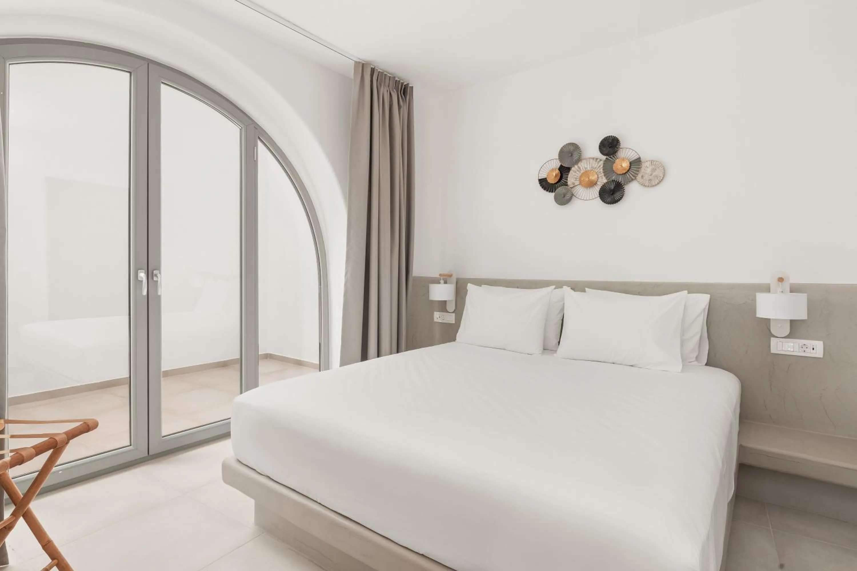 Bedroom, Bed in Oyster Luxury Suites