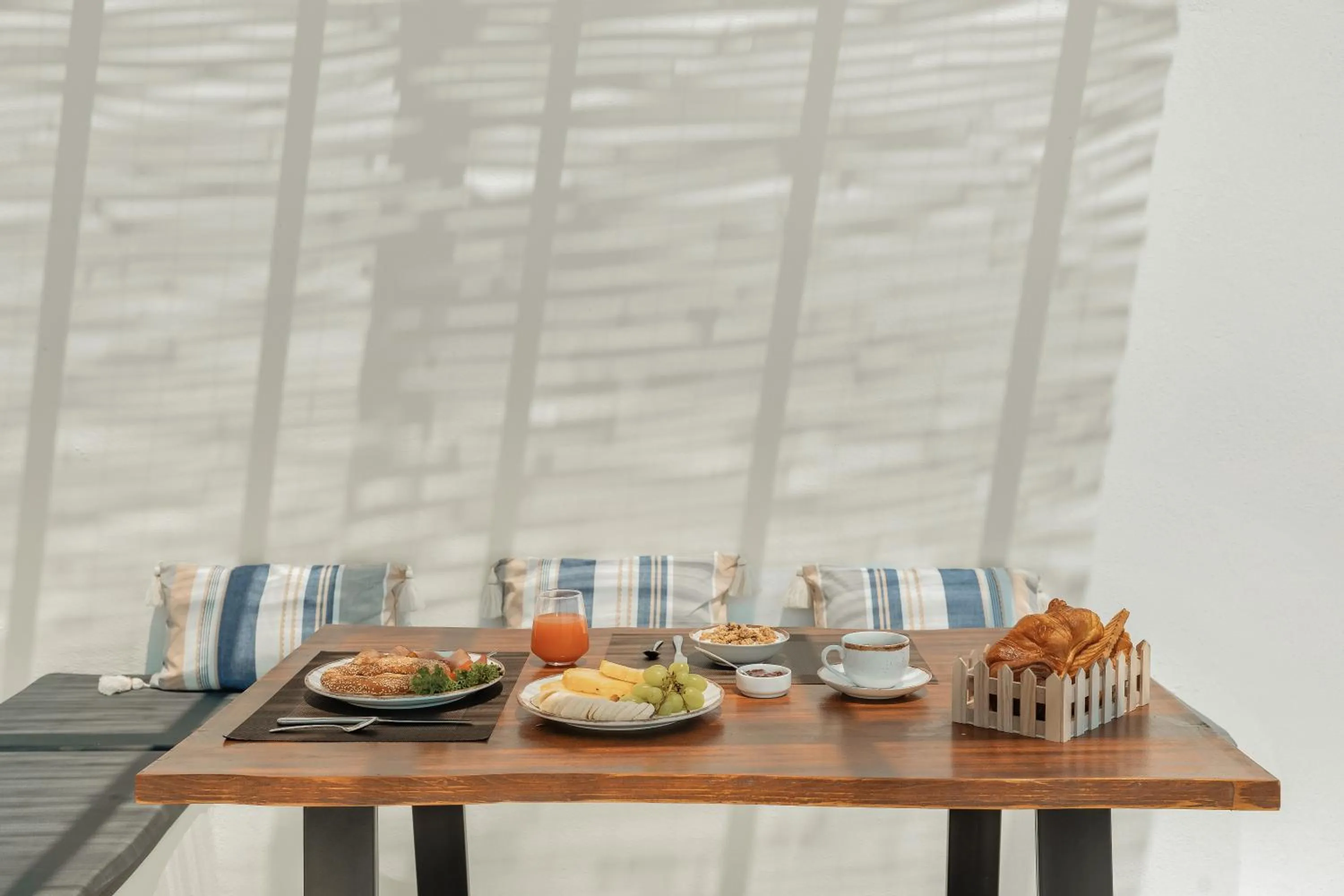 Breakfast in Oyster Luxury Suites