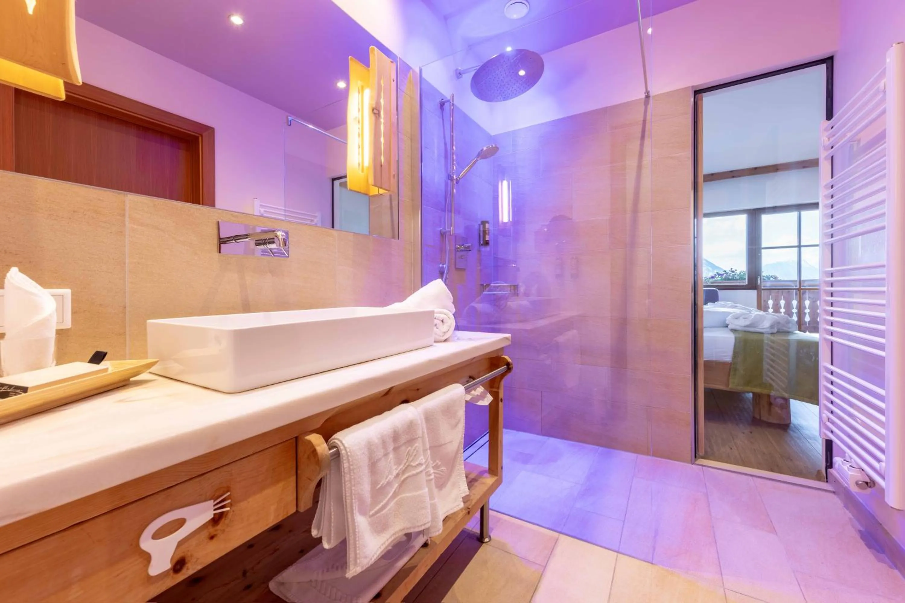 Bathroom, Bed in Natur- und Wellnesshotel Höflehner