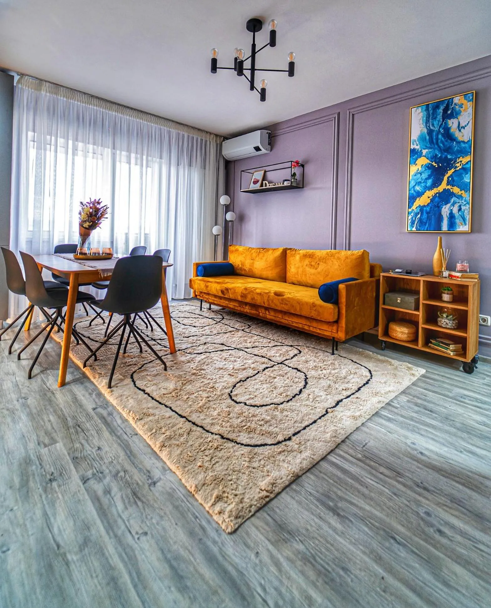 Delux Suite - Apartament 100 de m2 cu 3 camere și parcare gratuită, lângă Arena Mall in Centrul Bacău