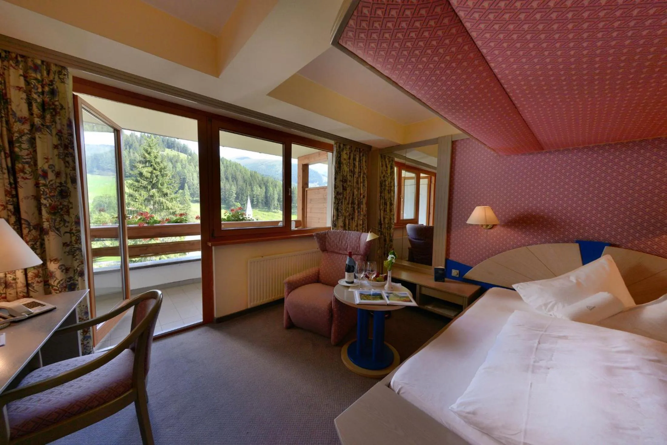 Photo of the whole room in Hotel St. Oswald