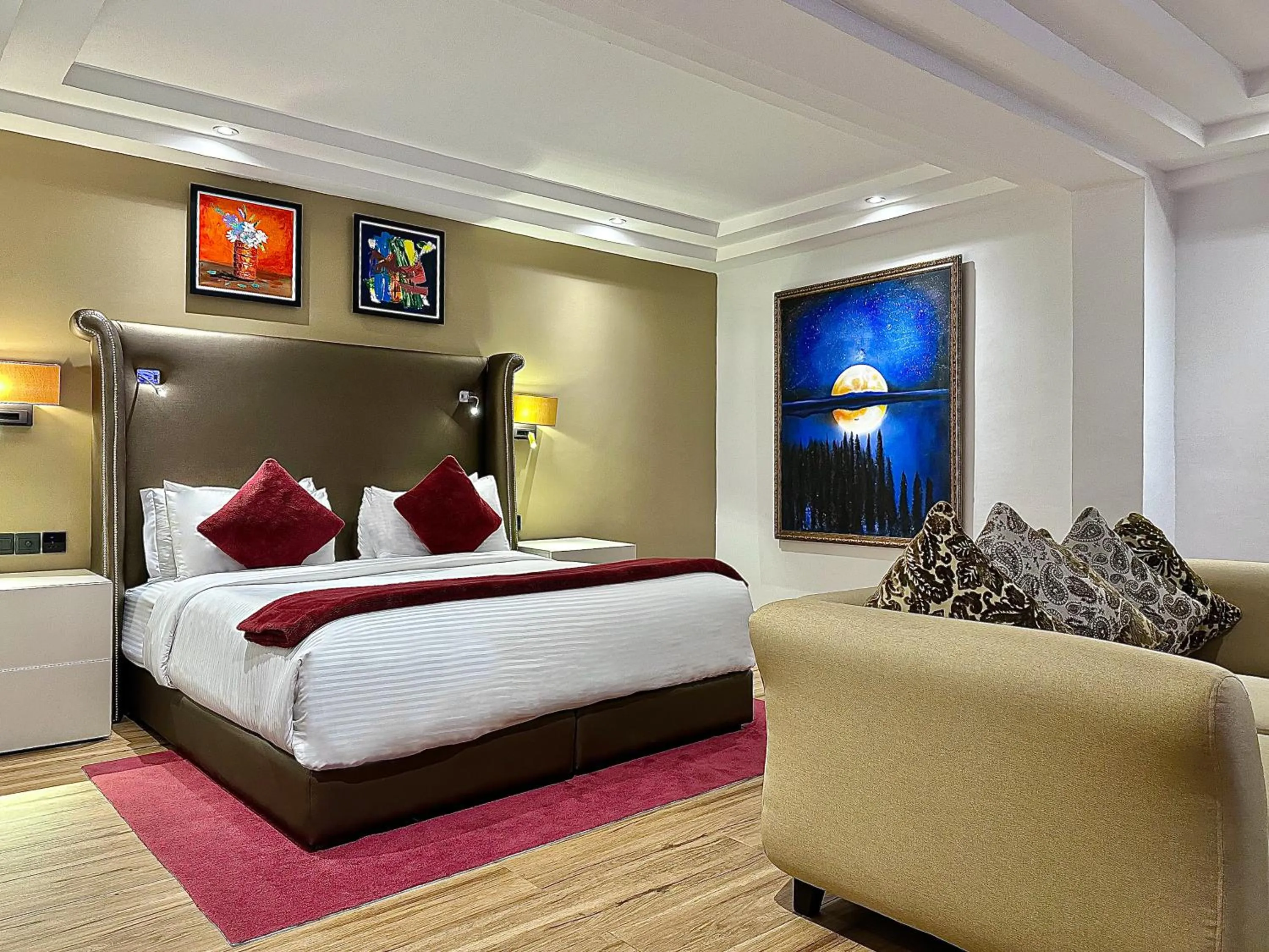 Bedroom, Bed in Victoria Crown Plaza Hotel