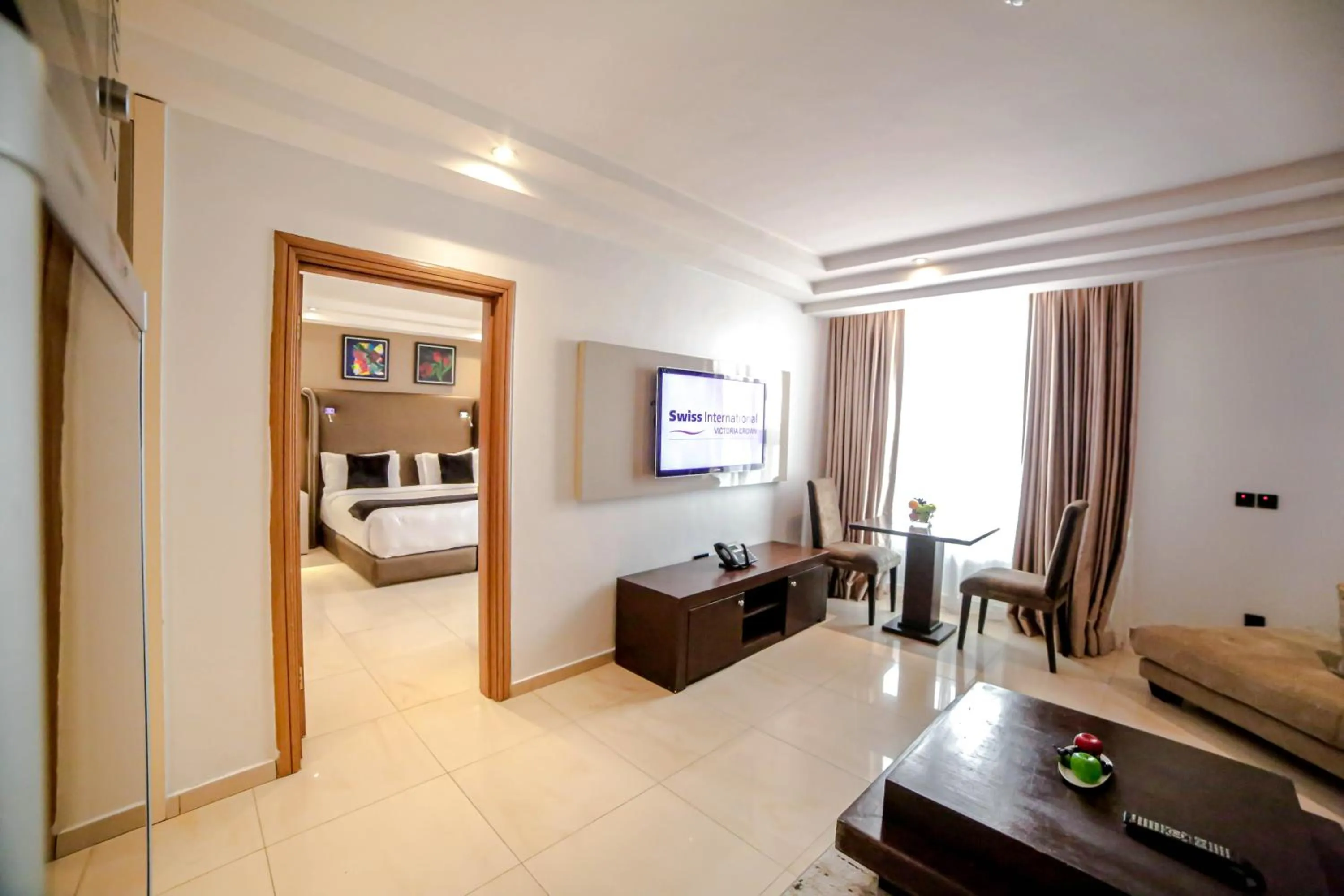 Living room, Bed in Victoria Crown Plaza Hotel