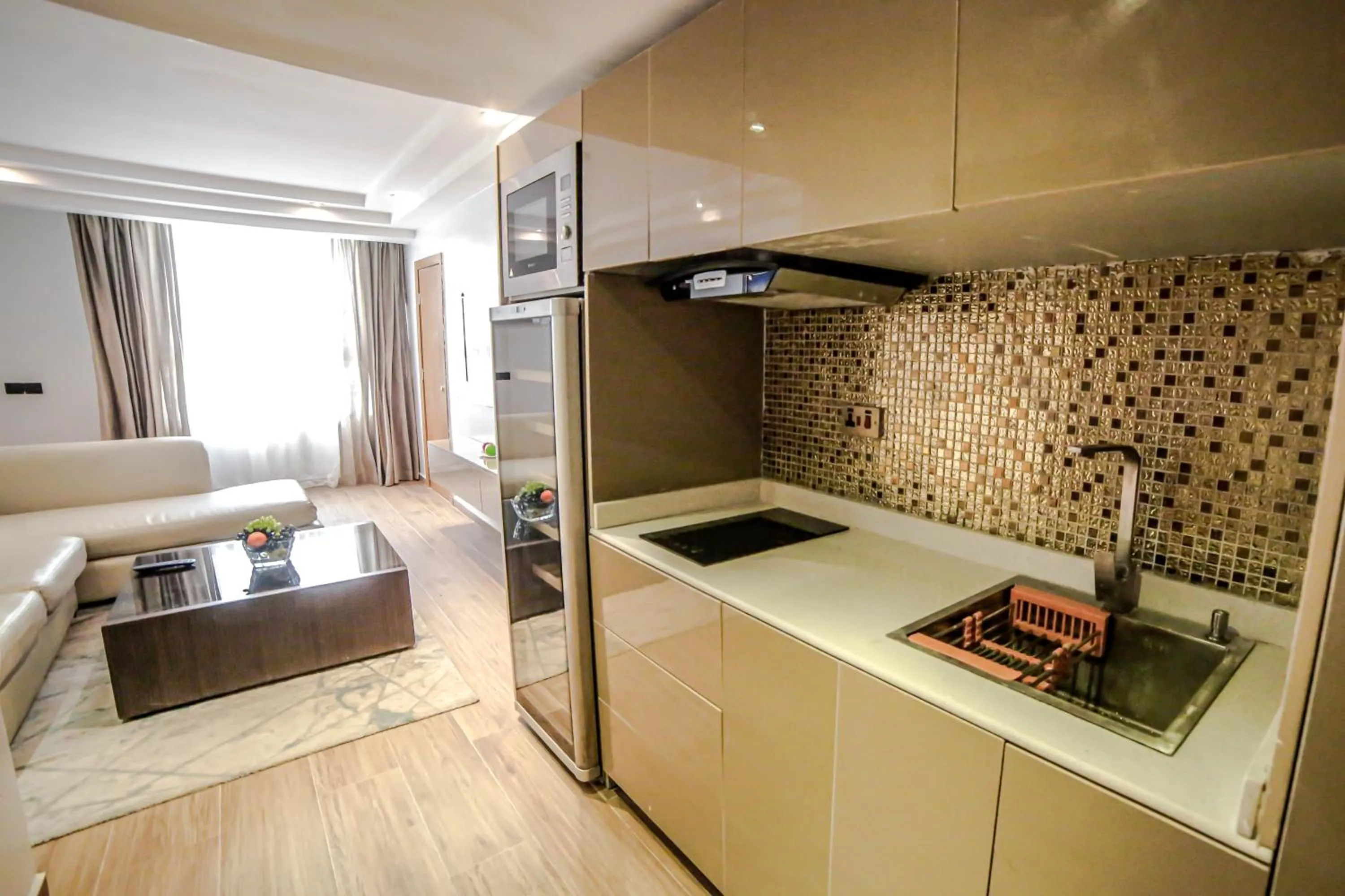 Kitchen or kitchenette in Victoria Crown Plaza Hotel