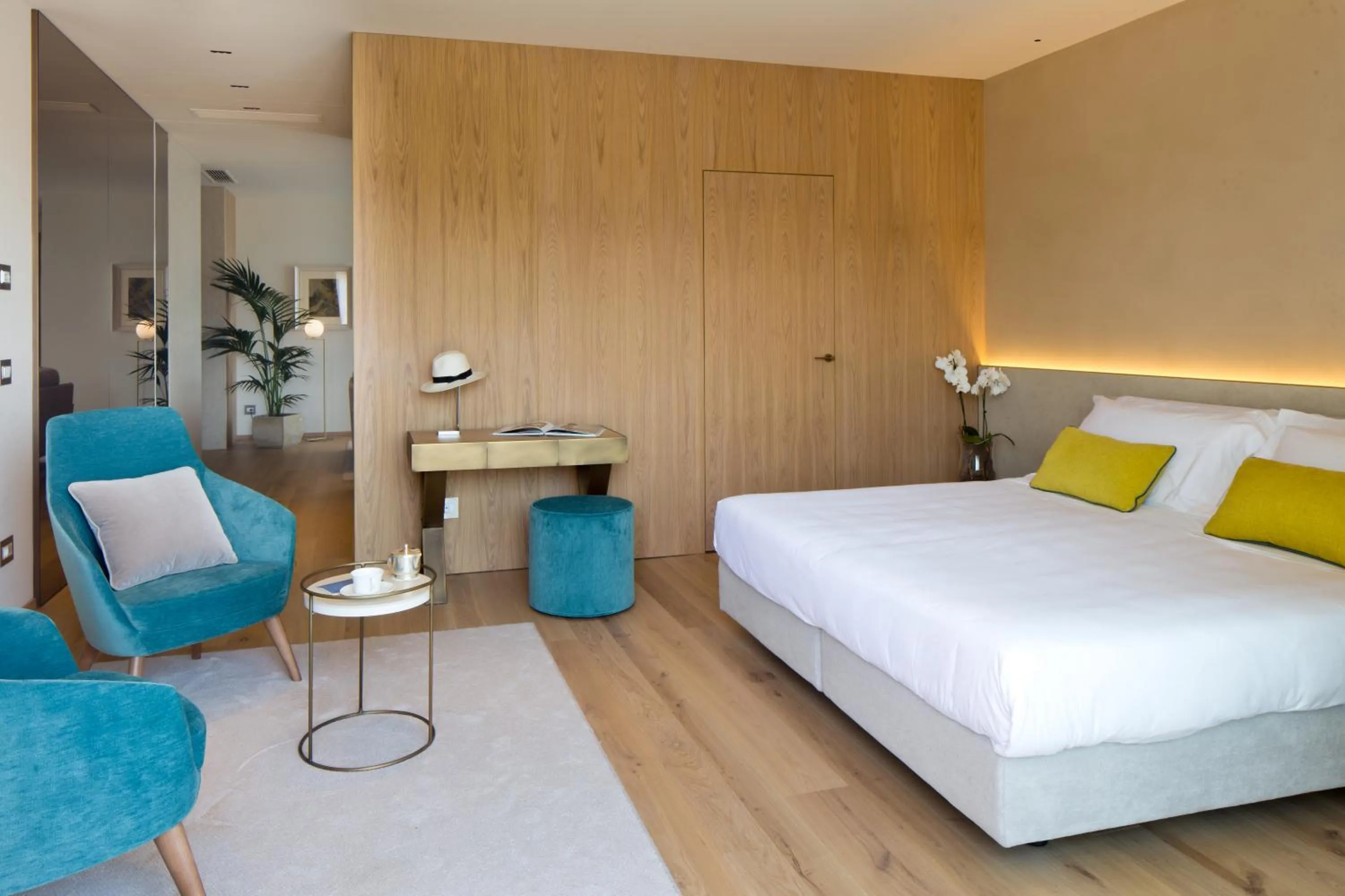 Balcony/Terrace, Bed in Hotel Terme Neroniane