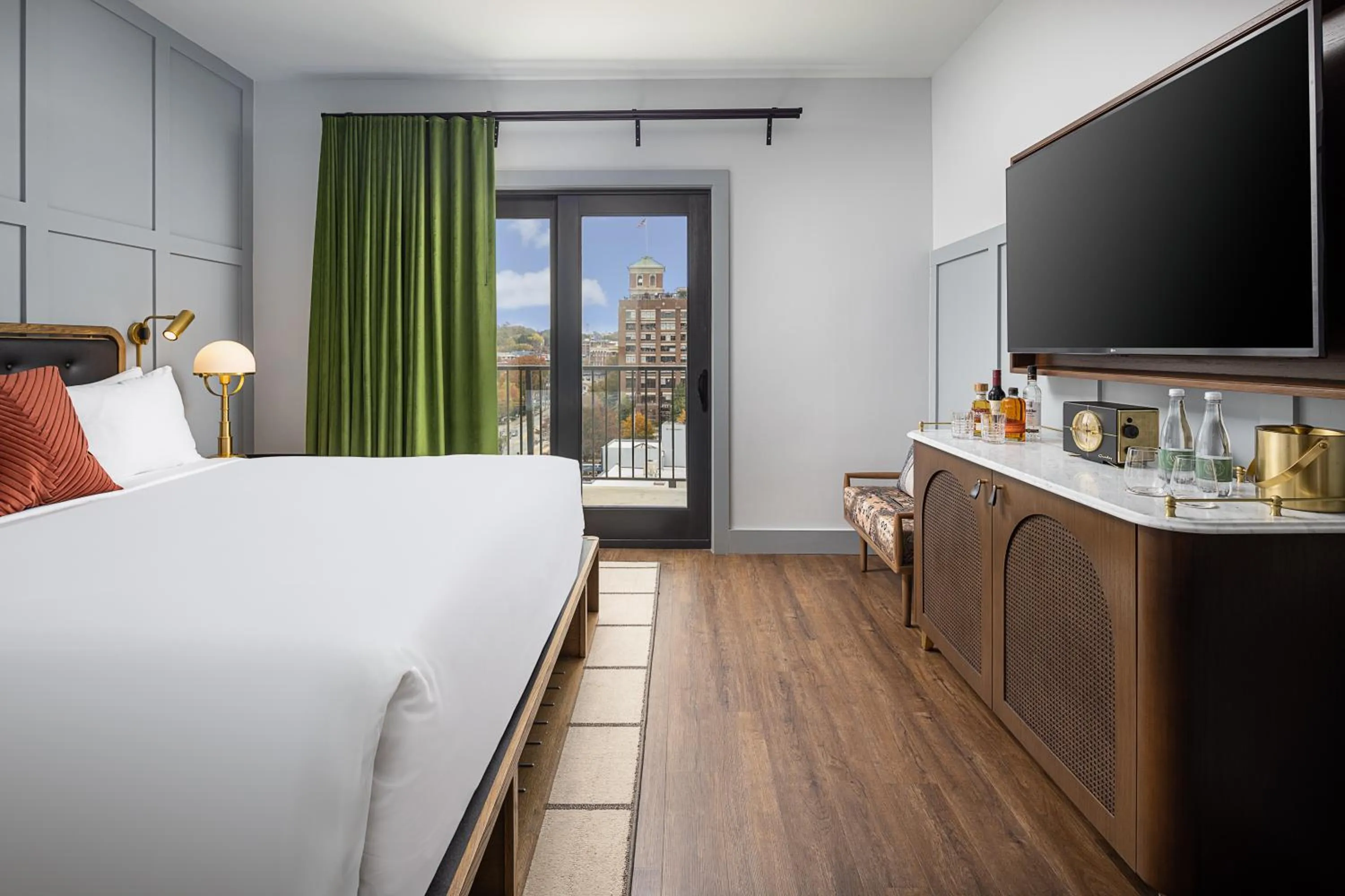 Balcony/Terrace, Bed in Wylie Hotel Atlanta, Tapestry Collection by Hilton