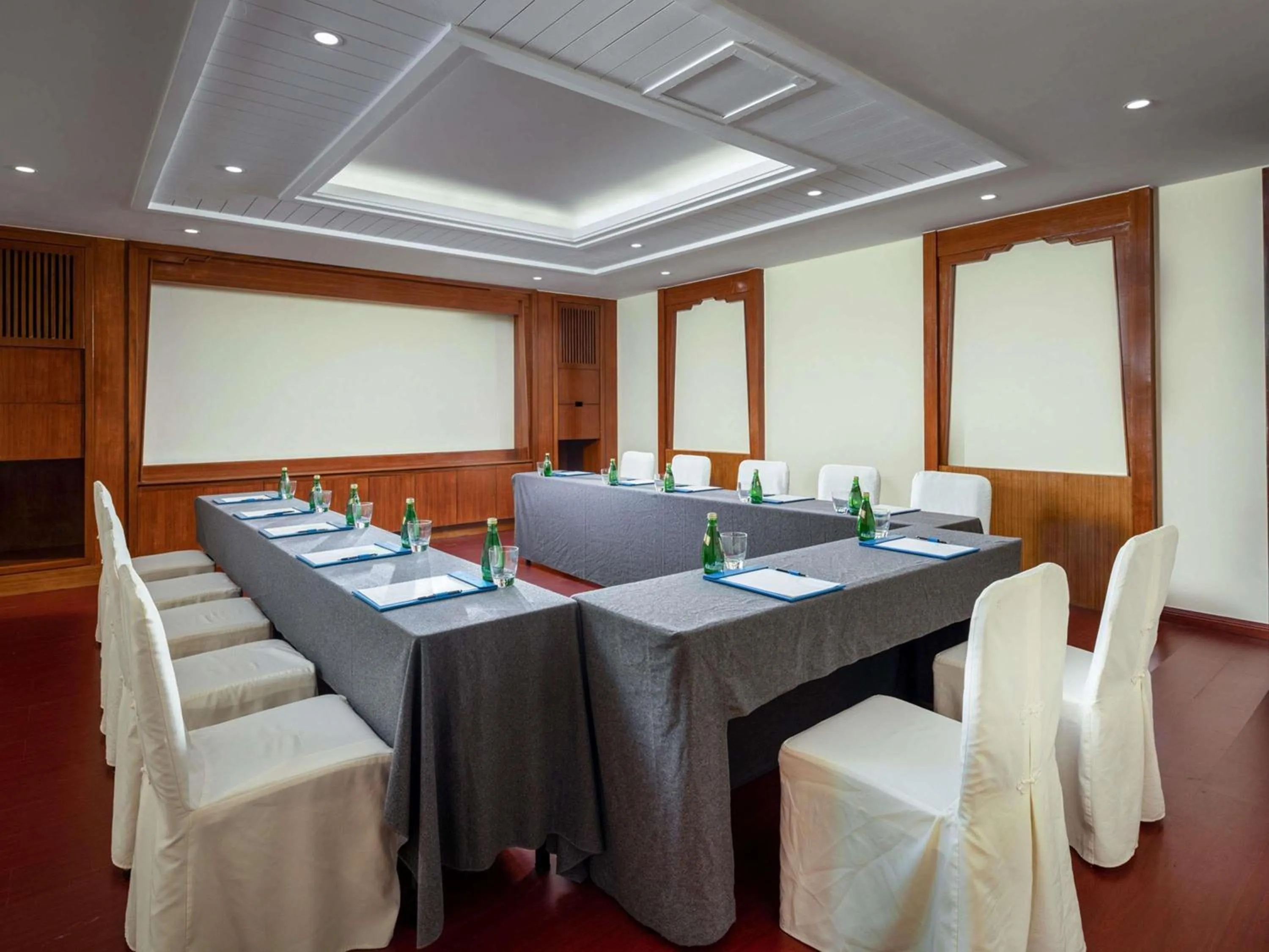 Meeting/conference room in Pullman Sanya Yalong Bay Villas & Resort
