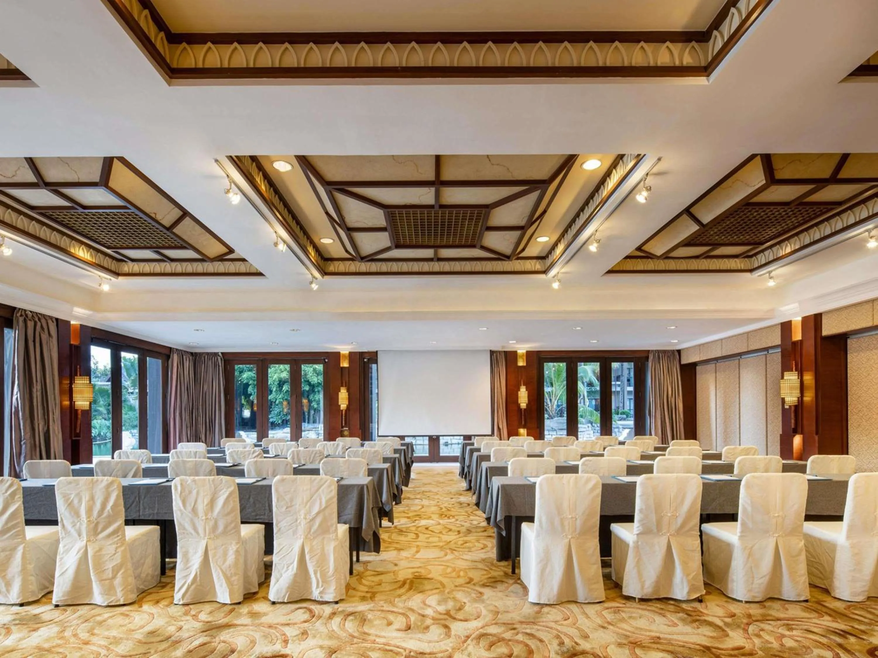 Meeting/conference room in Pullman Sanya Yalong Bay Villas & Resort