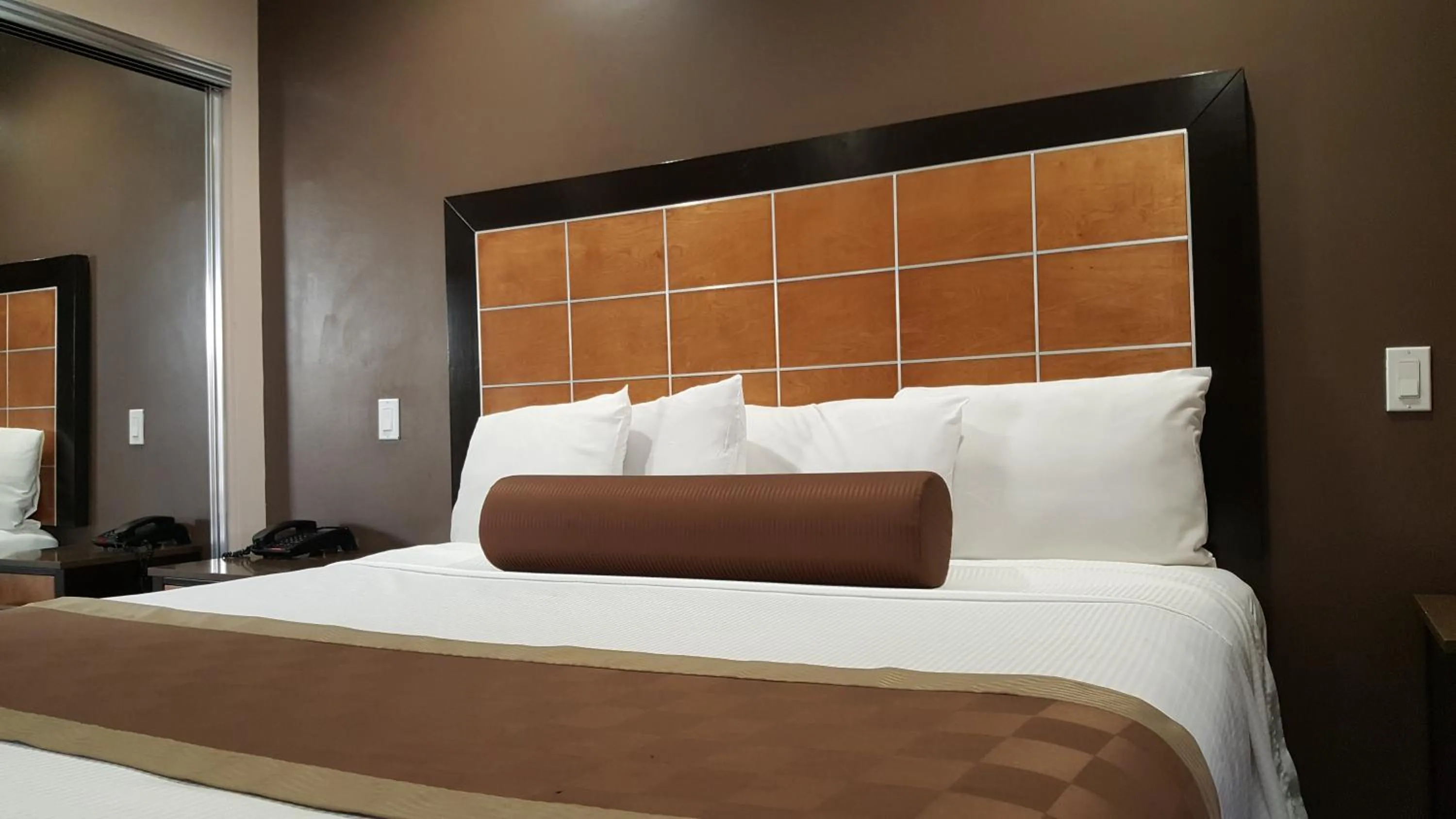 Bed, Room Photo in Gardena Terrace Inn