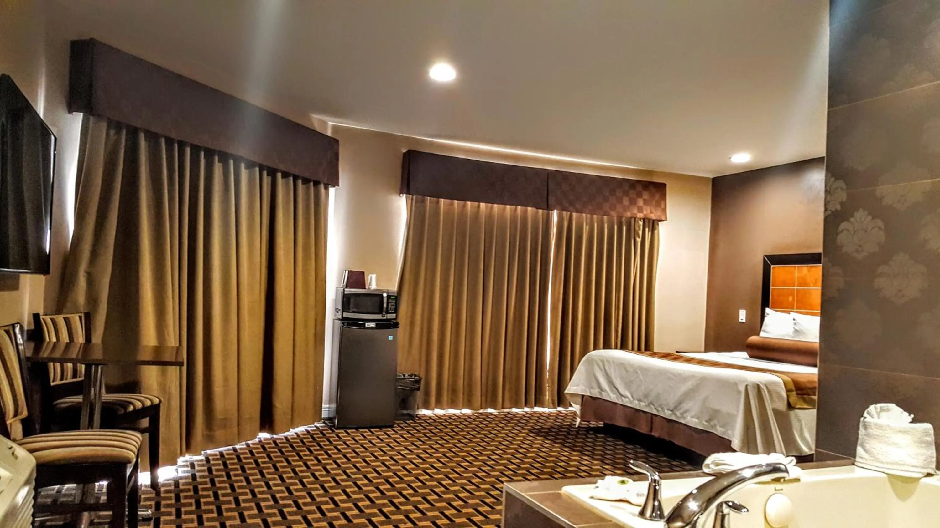 Bedroom, Room Photo in Gardena Terrace Inn