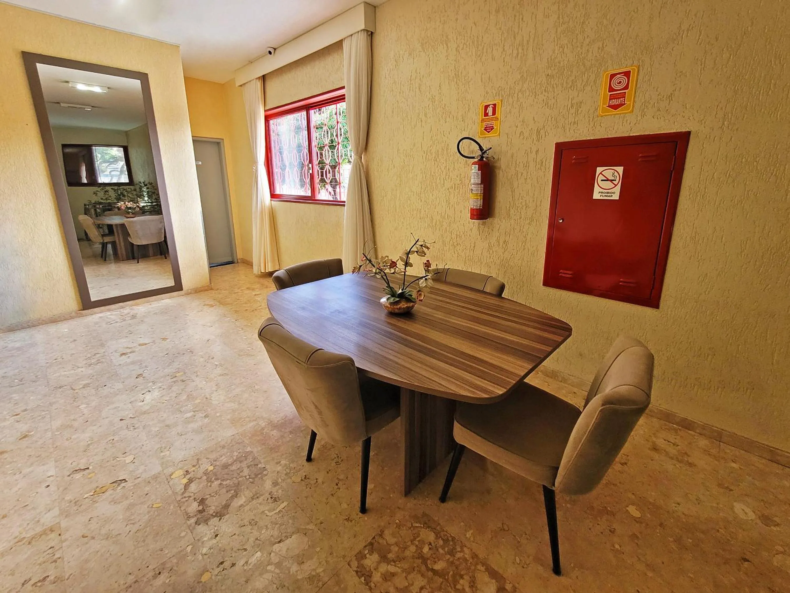 Seating area in Athus Brasilia Hotel by Bsb Inn