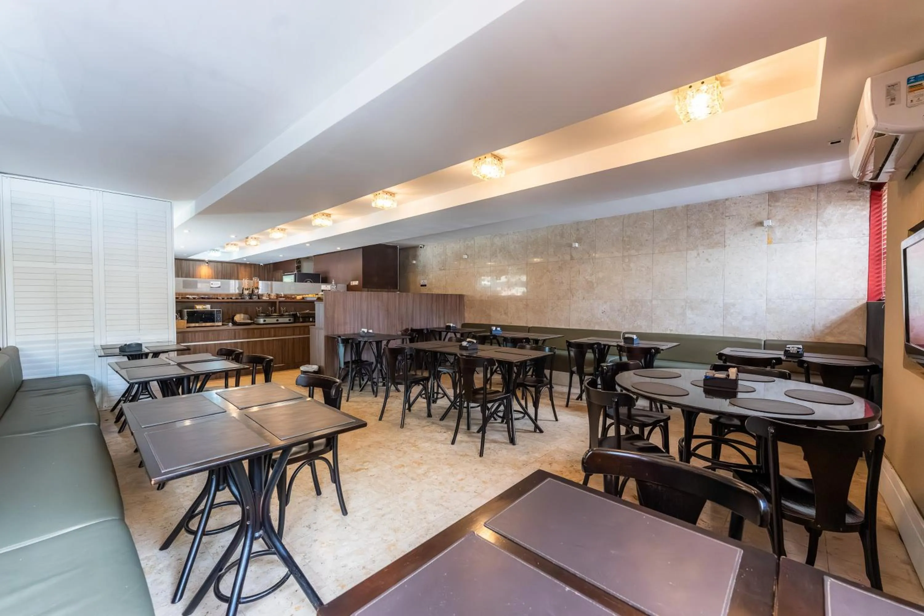 Restaurant/places to eat in Athus Brasilia Hotel by Bsb Inn