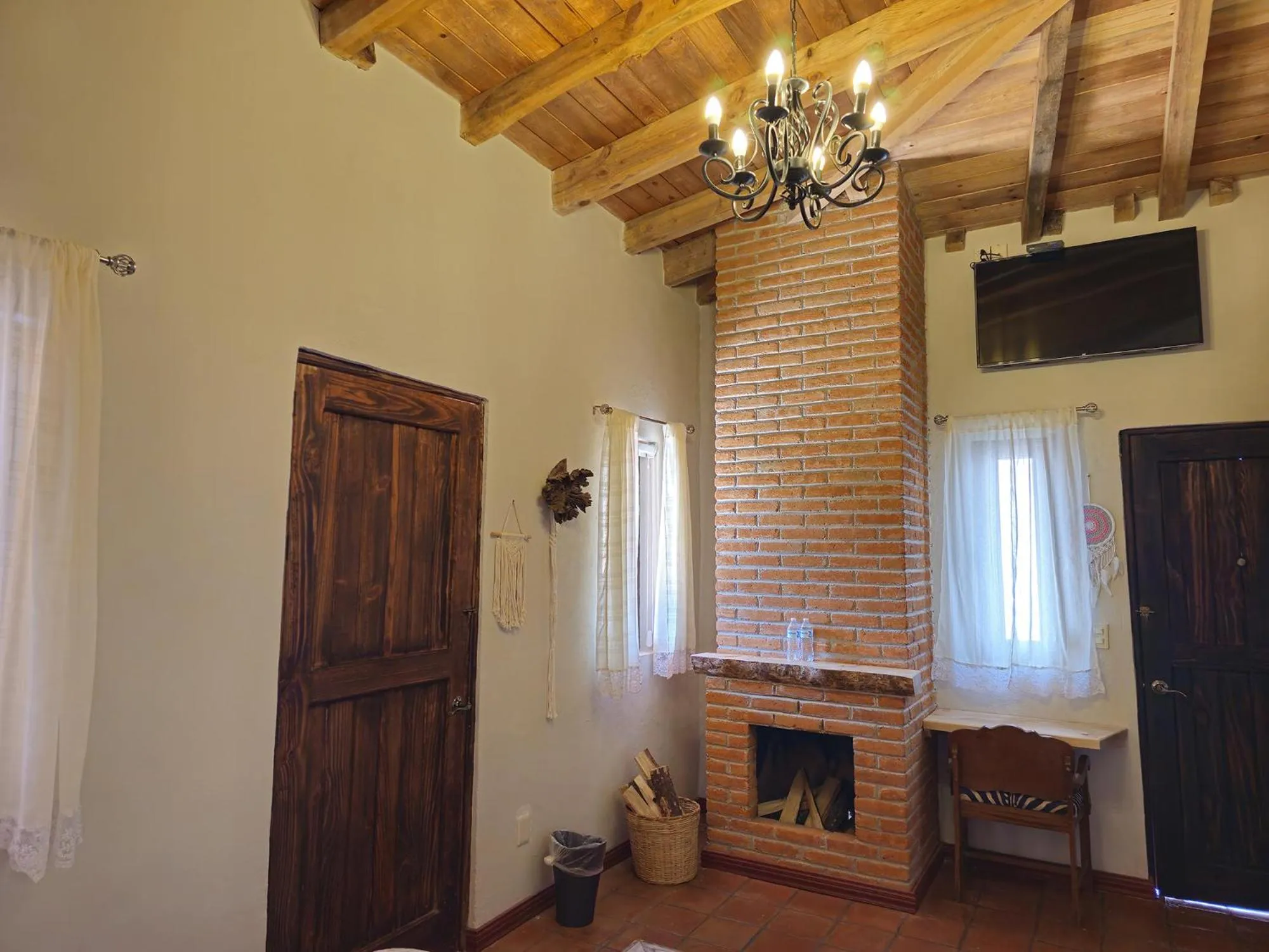 TV and multimedia in La Casa Azul Huasca & Restaurante La Terraza