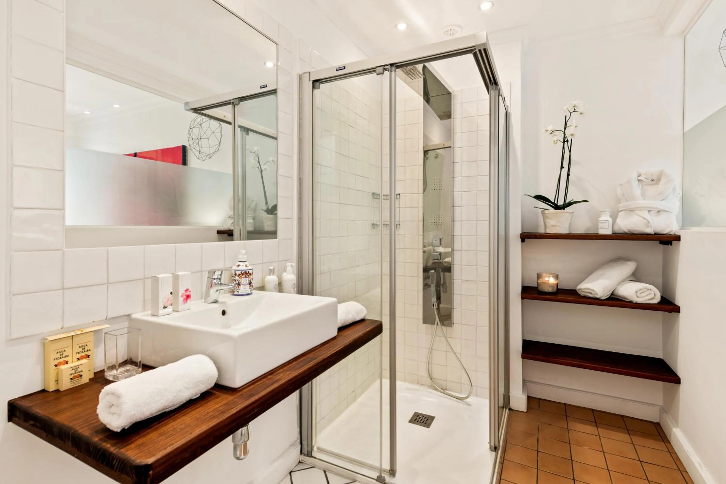 Bathroom in Molo Luxury Suites Puerto Banus