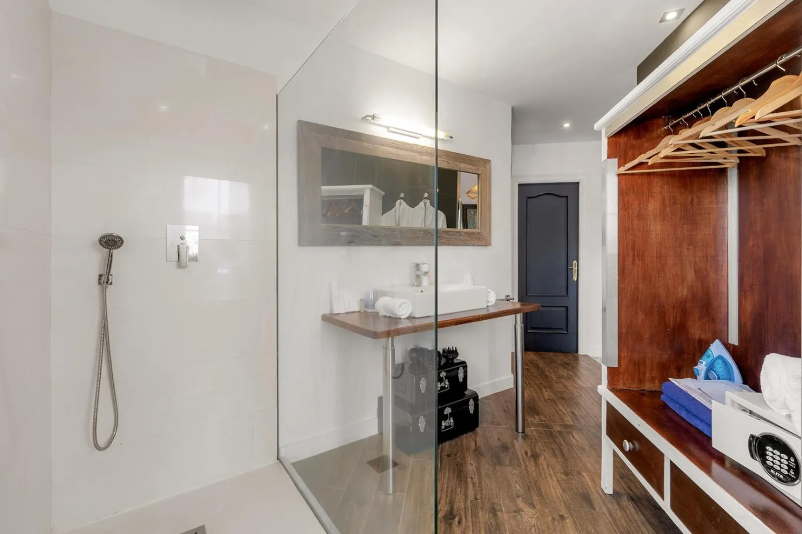 Bathroom in Molo Luxury Suites Puerto Banus