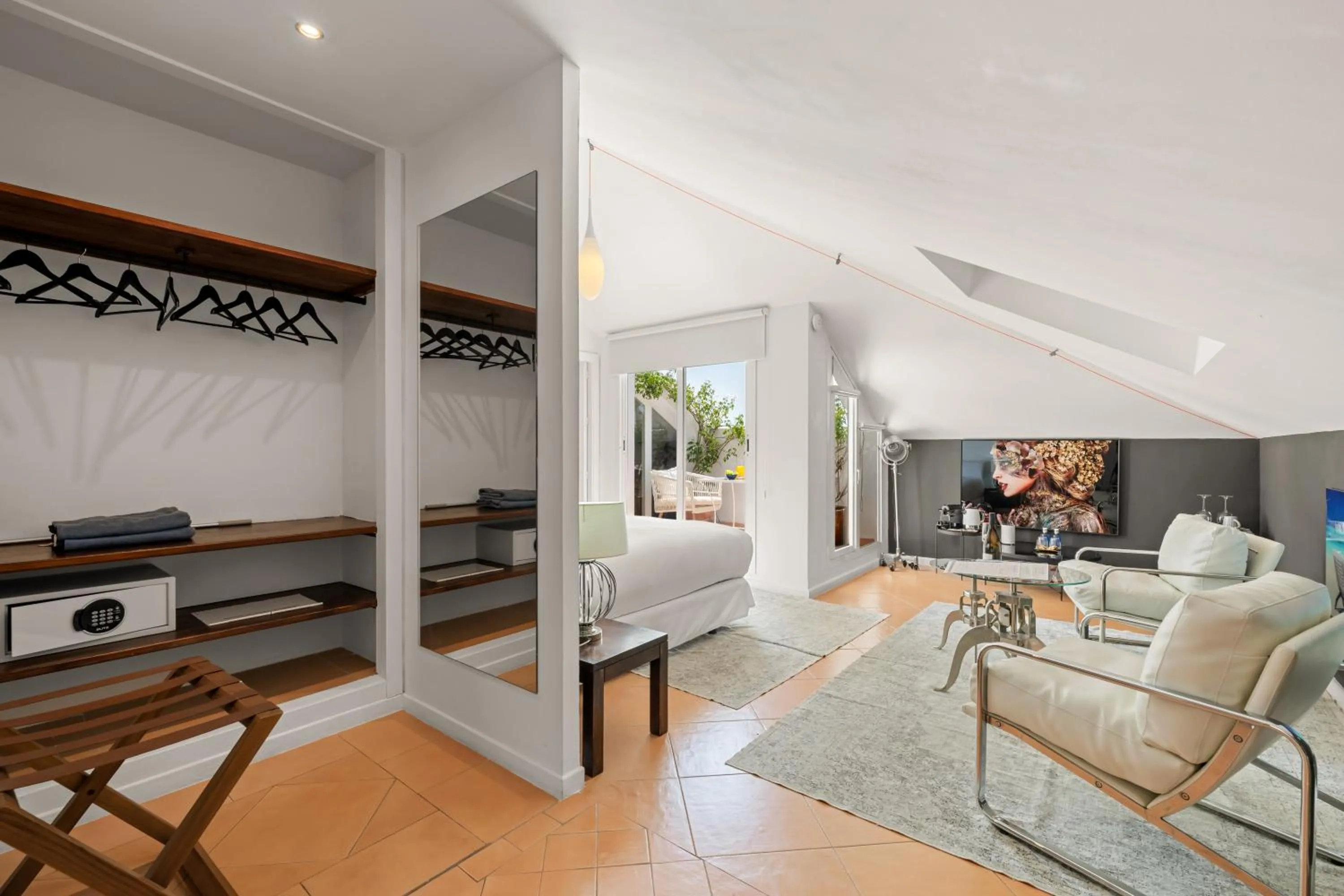 Photo of the whole room in Molo Luxury Suites Puerto Banus