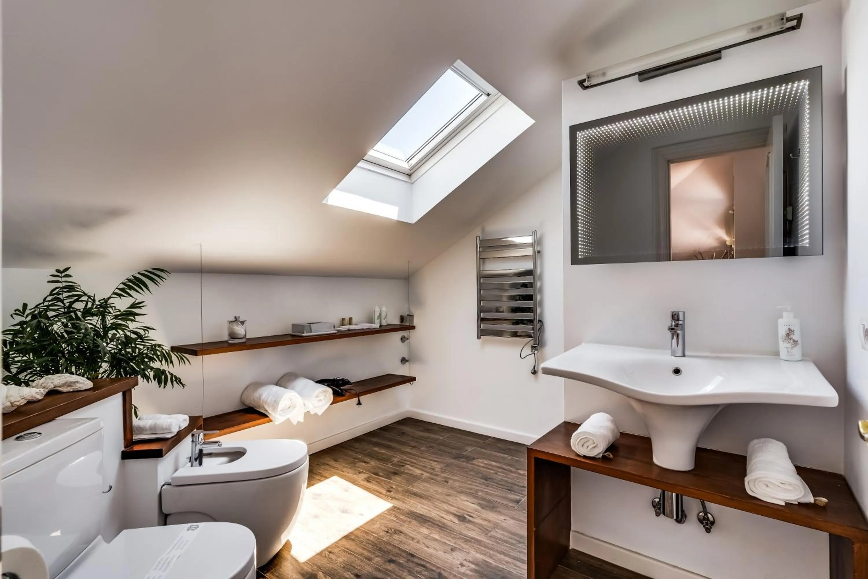 Bathroom in Molo Luxury Suites Puerto Banus