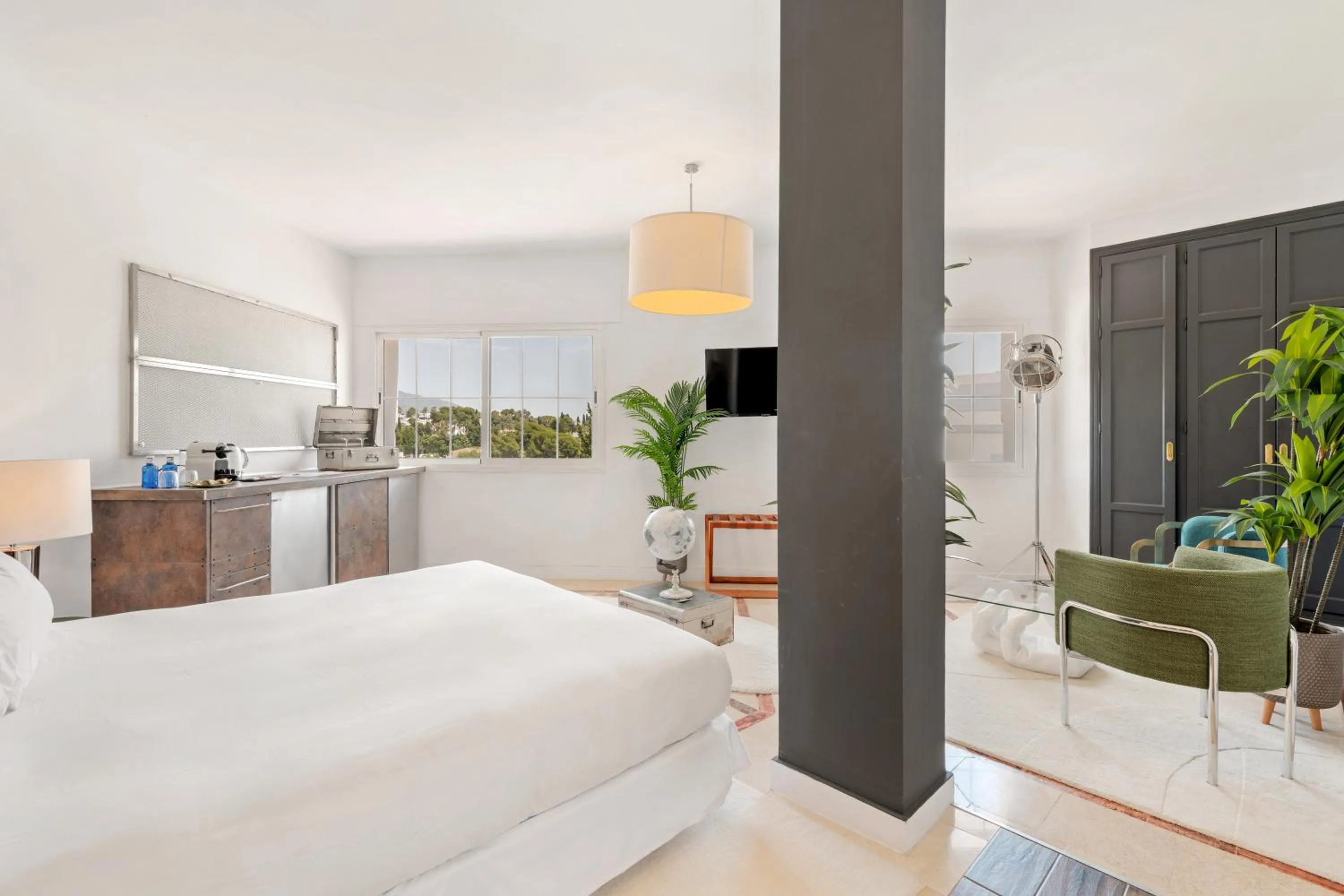 Bed in Molo Luxury Suites Puerto Banus