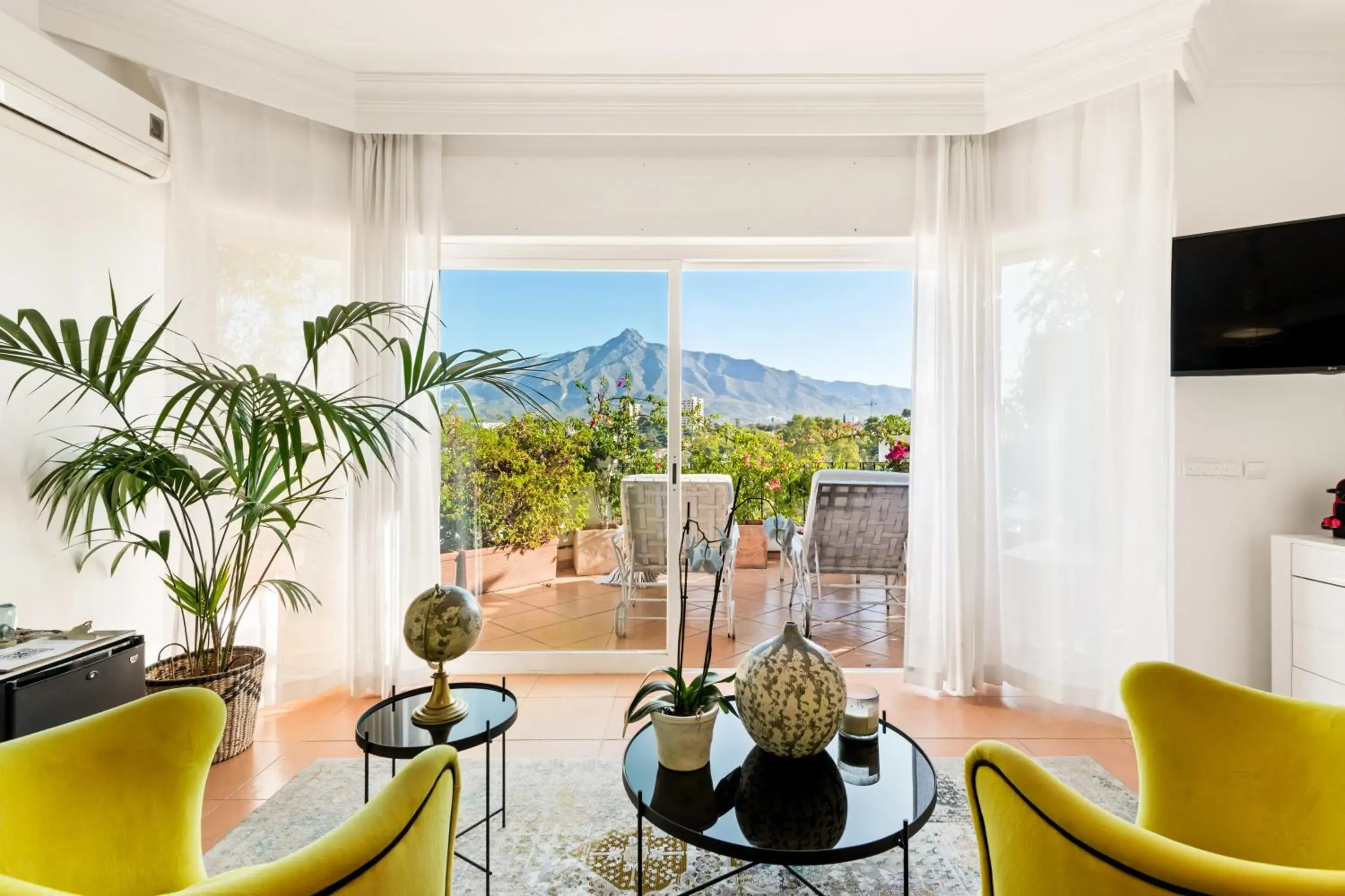 Suite with Terrace in Molo Luxury Suites Puerto Banus Suite with Terrace in Molo Luxury Suites Puerto Banus