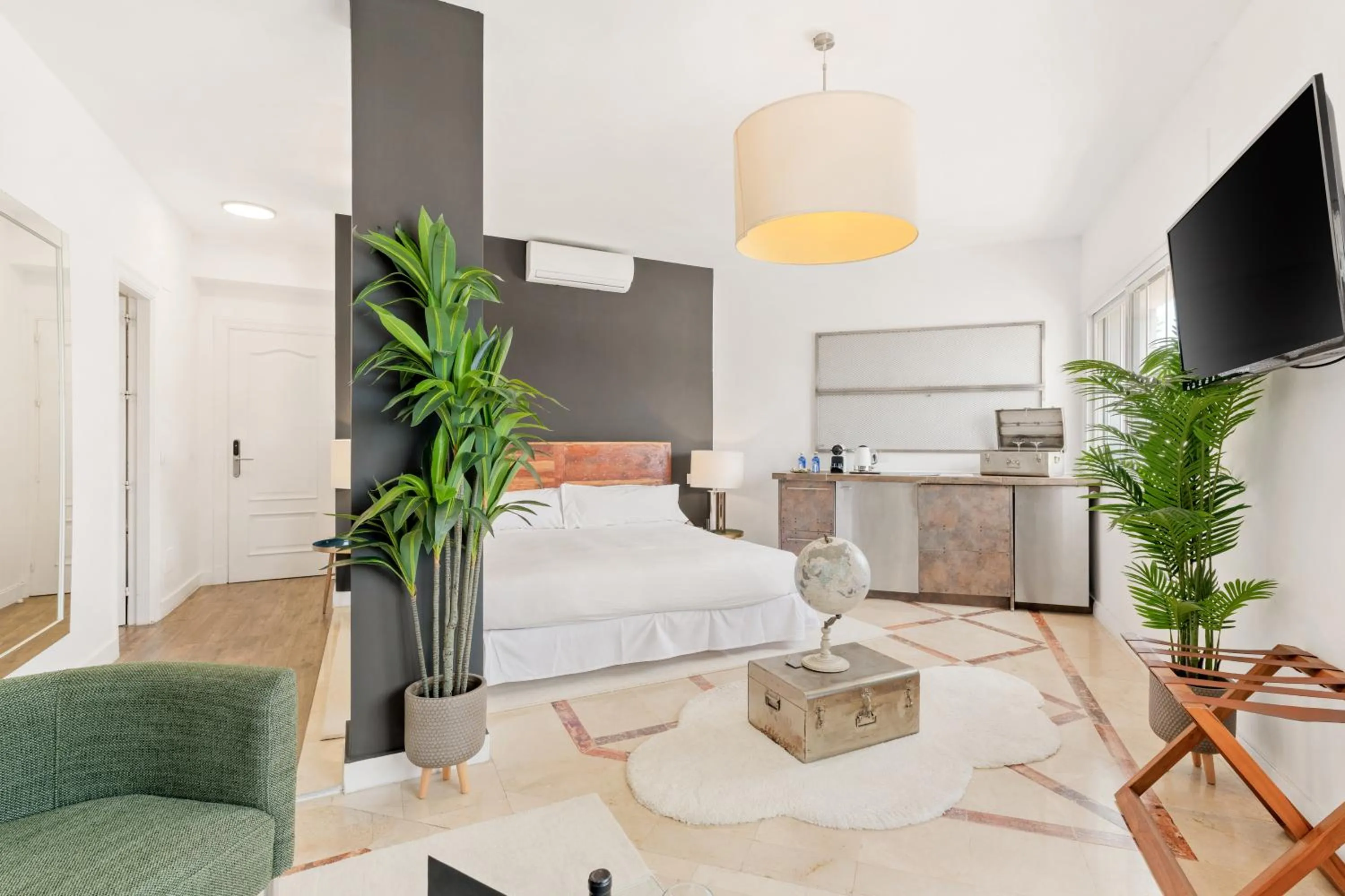 Photo of the whole room in Molo Luxury Suites Puerto Banus