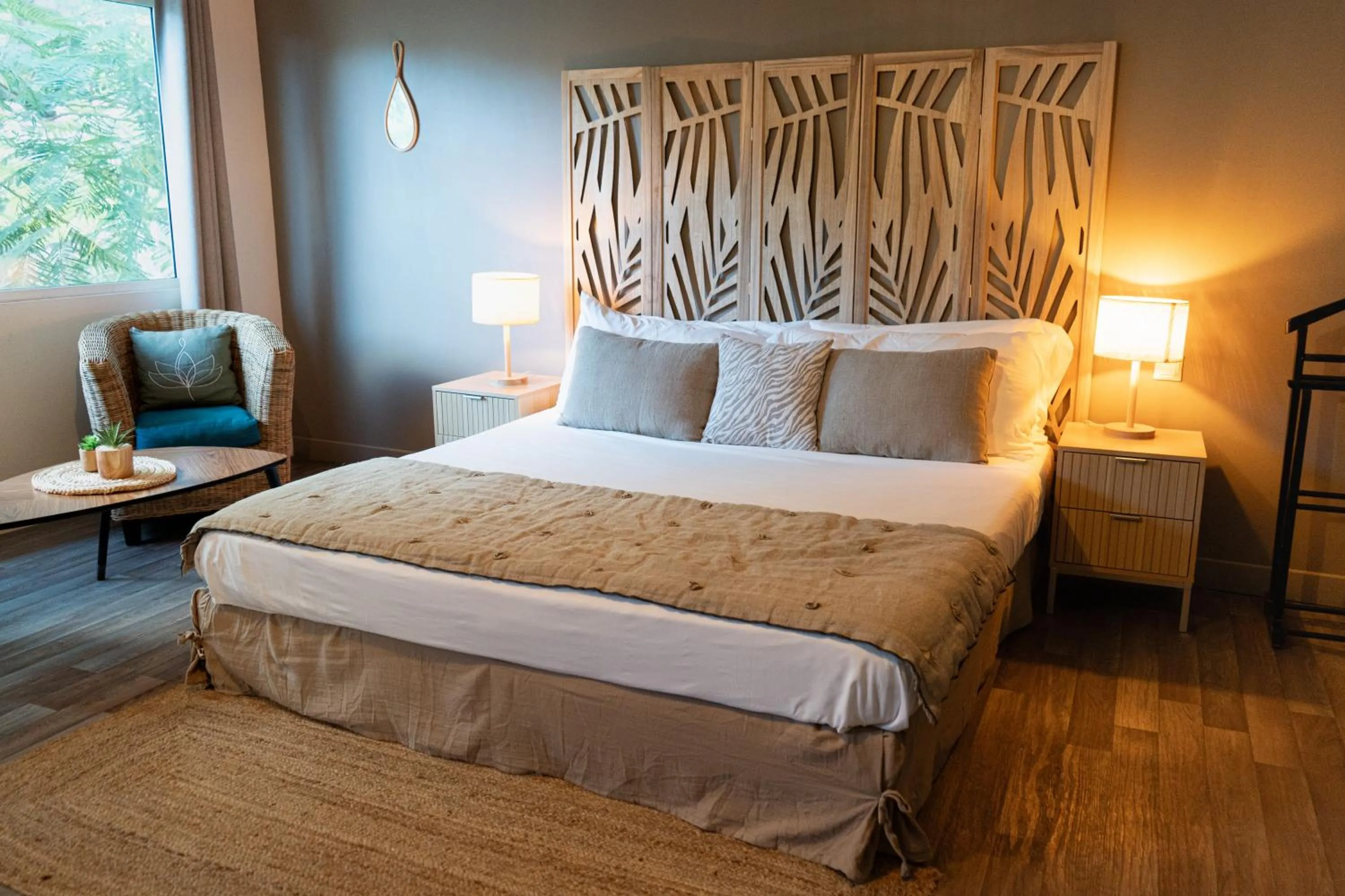 Photo of the whole room, Bed in Koho SXM - ex Hevea Hotel