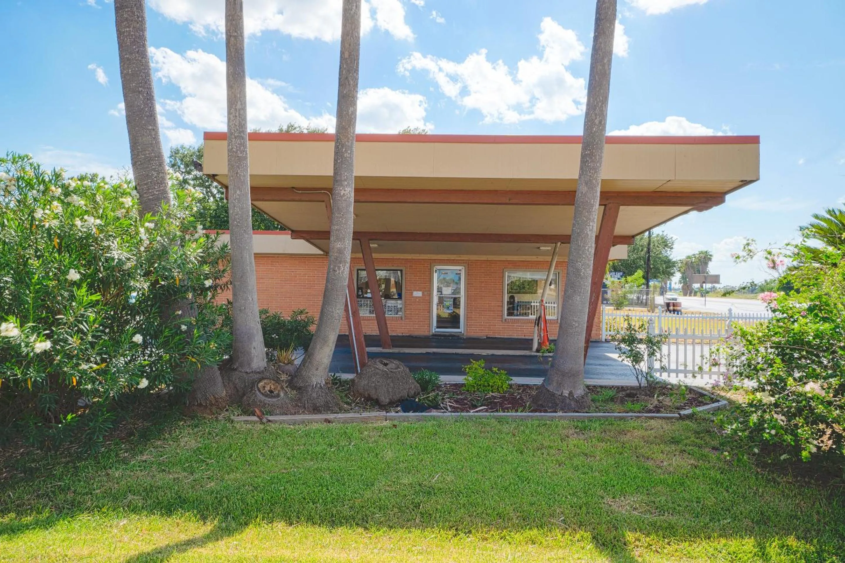 Facade/entrance in Vali Ho Motel By OYO Weslaco Mercedes