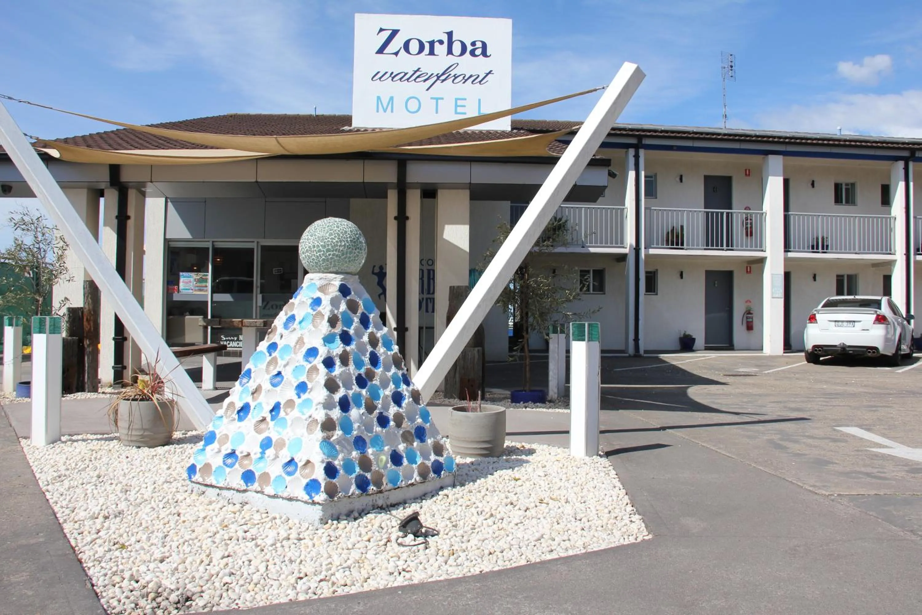 Facade/entrance in Zorba Waterfront Motel