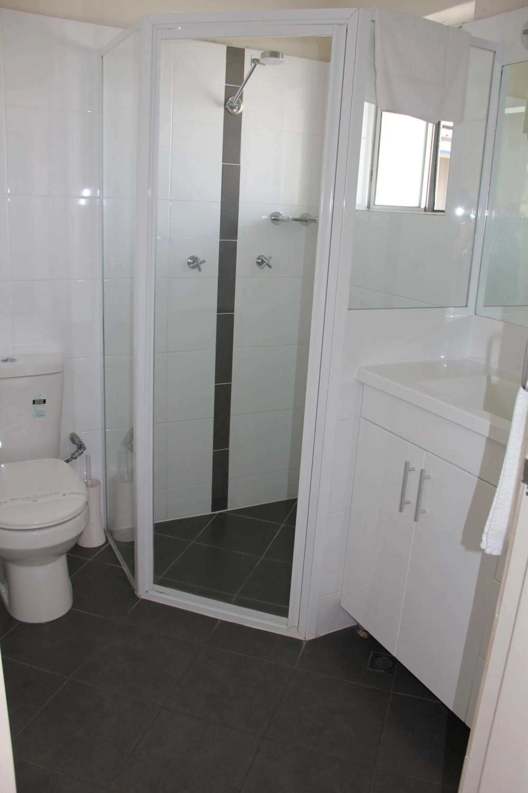 Bathroom in Zorba Waterfront Motel