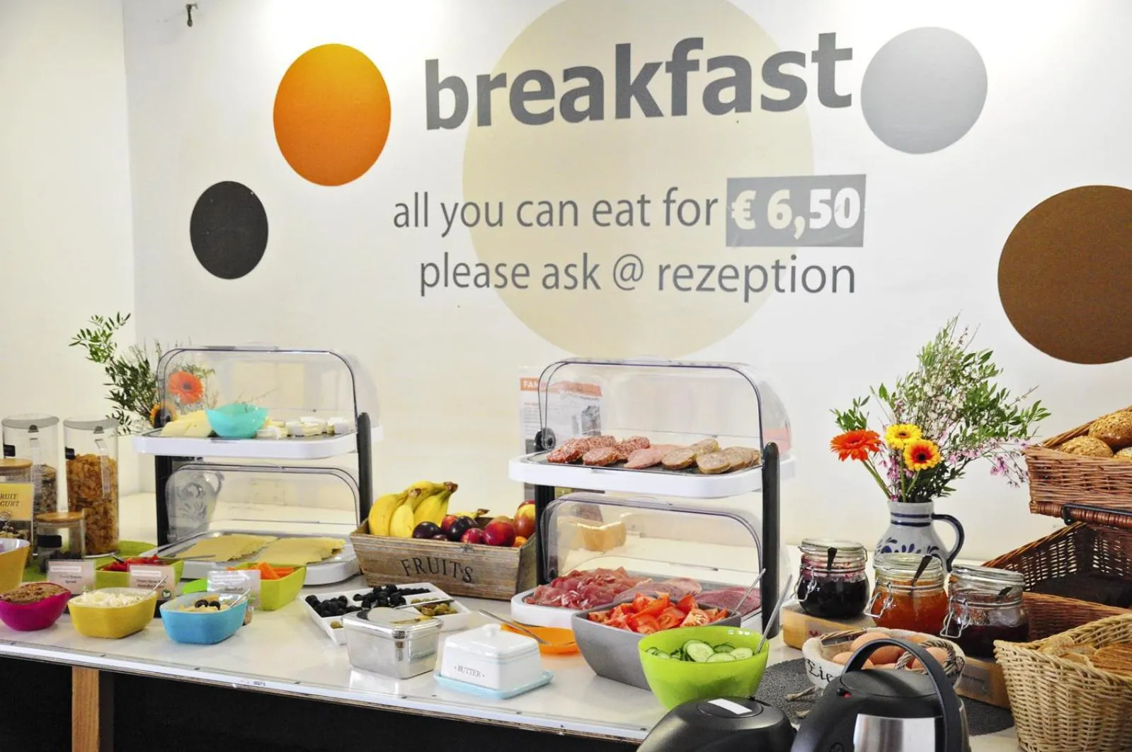 Breakfast in Five Elements Hostel and Capsules Frankfurt
