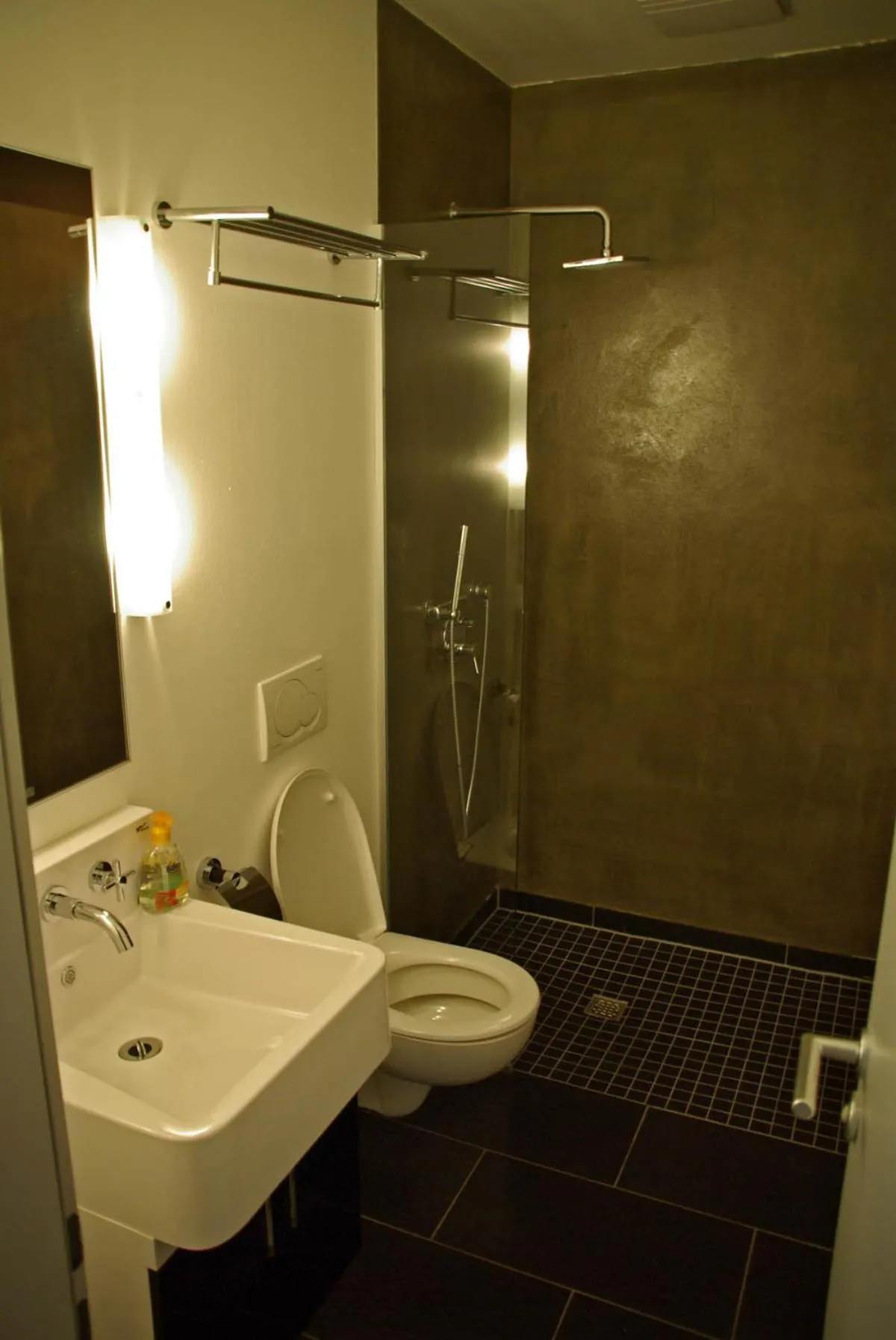 Shower in Five Elements Hostel and Capsules Frankfurt