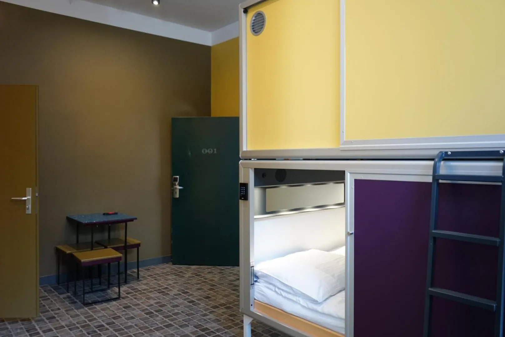 Photo of the whole room, Bed in Five Elements Hostel and Capsules Frankfurt