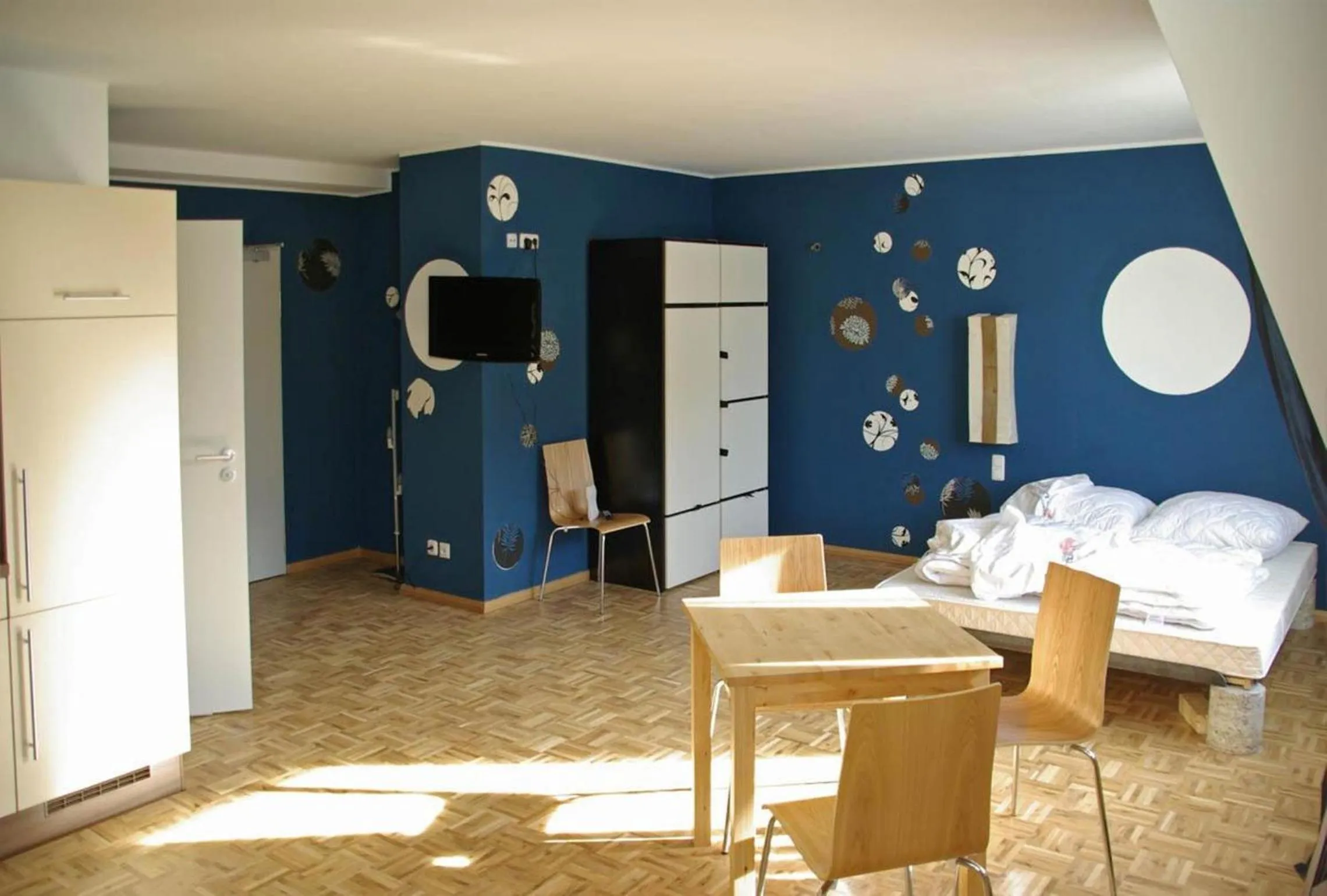 Photo of the whole room in Five Elements Hostel and Capsules Frankfurt