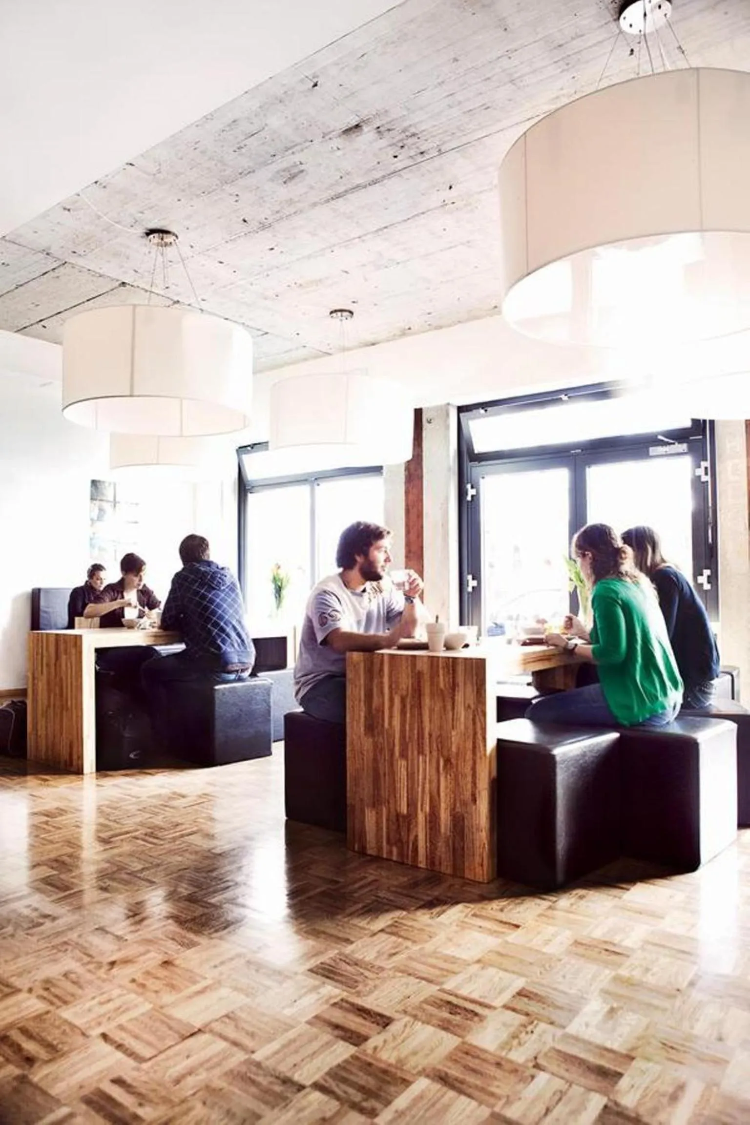 Restaurant/places to eat in Five Elements Hostel and Capsules Frankfurt