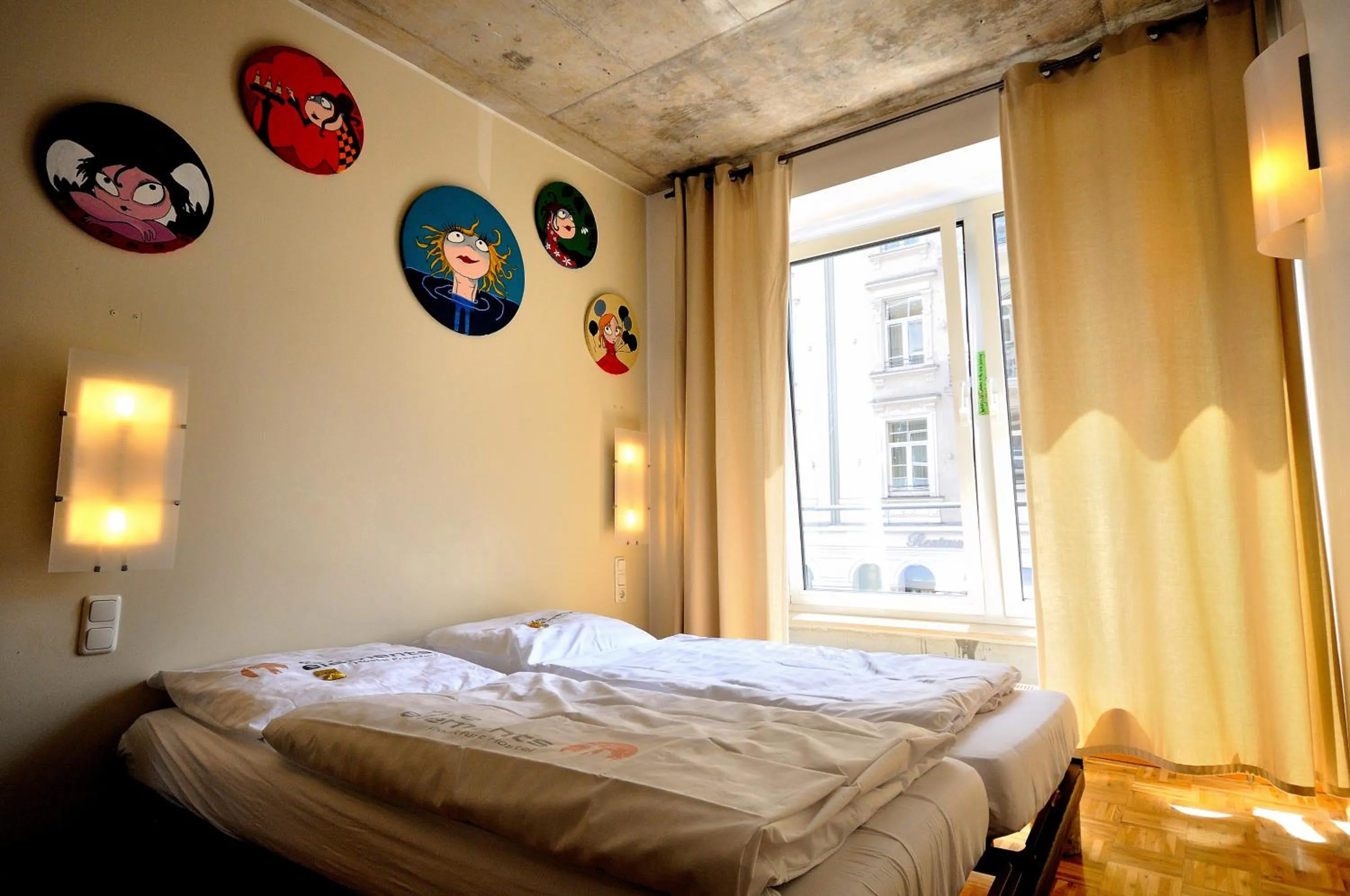 Bed in Five Elements Hostel and Capsules Frankfurt