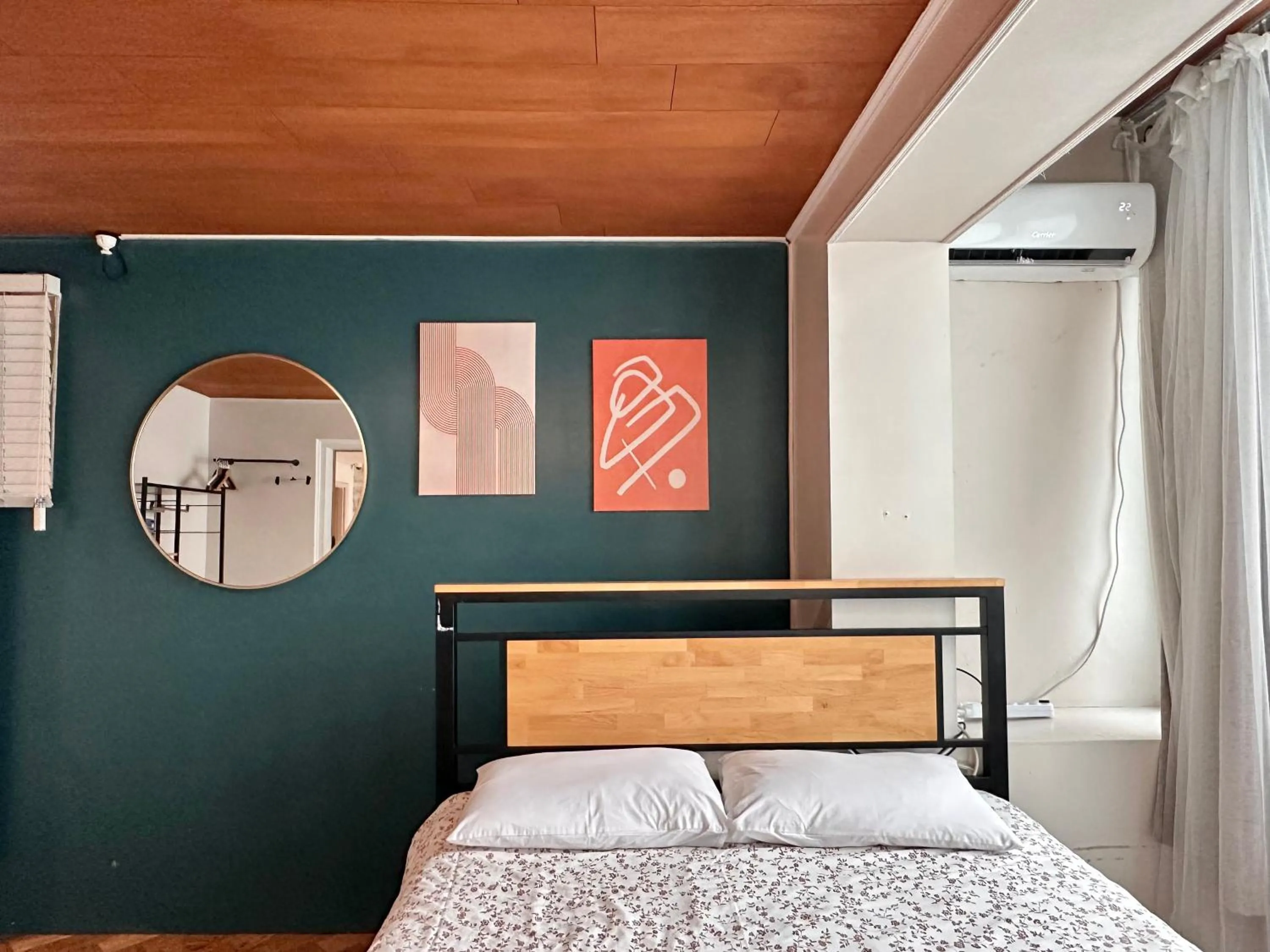 Bed in SISnBRO Guesthouse