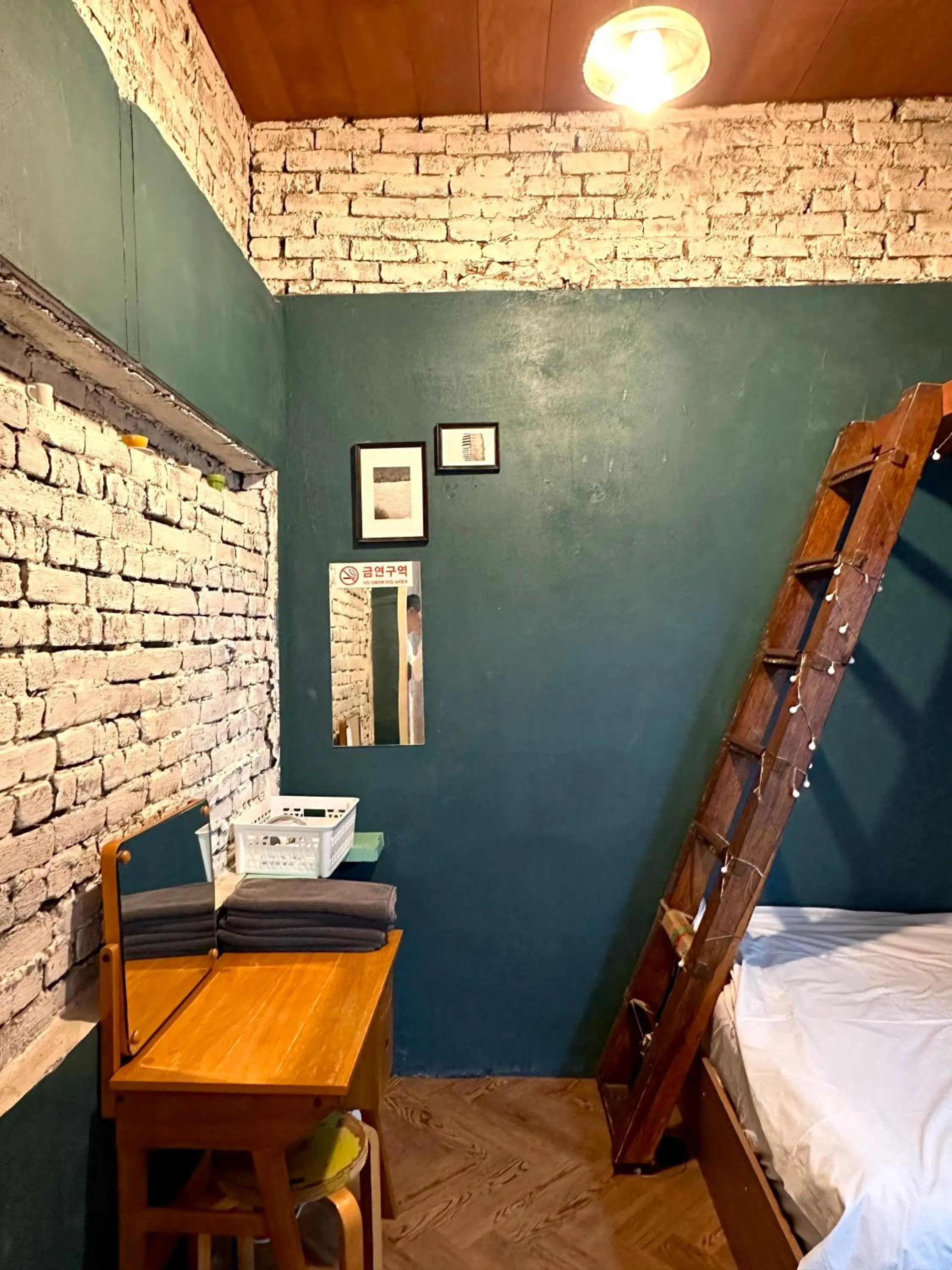 Bed in SISnBRO Guesthouse