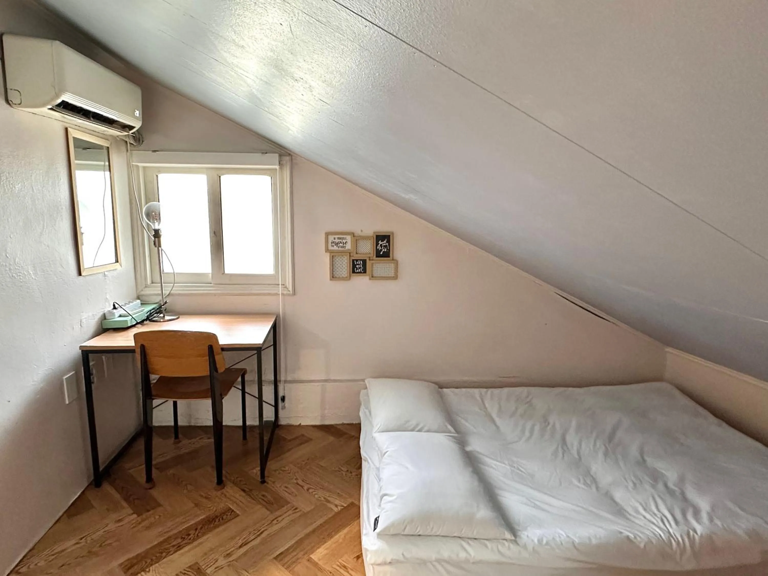 Bed in SISnBRO Guesthouse