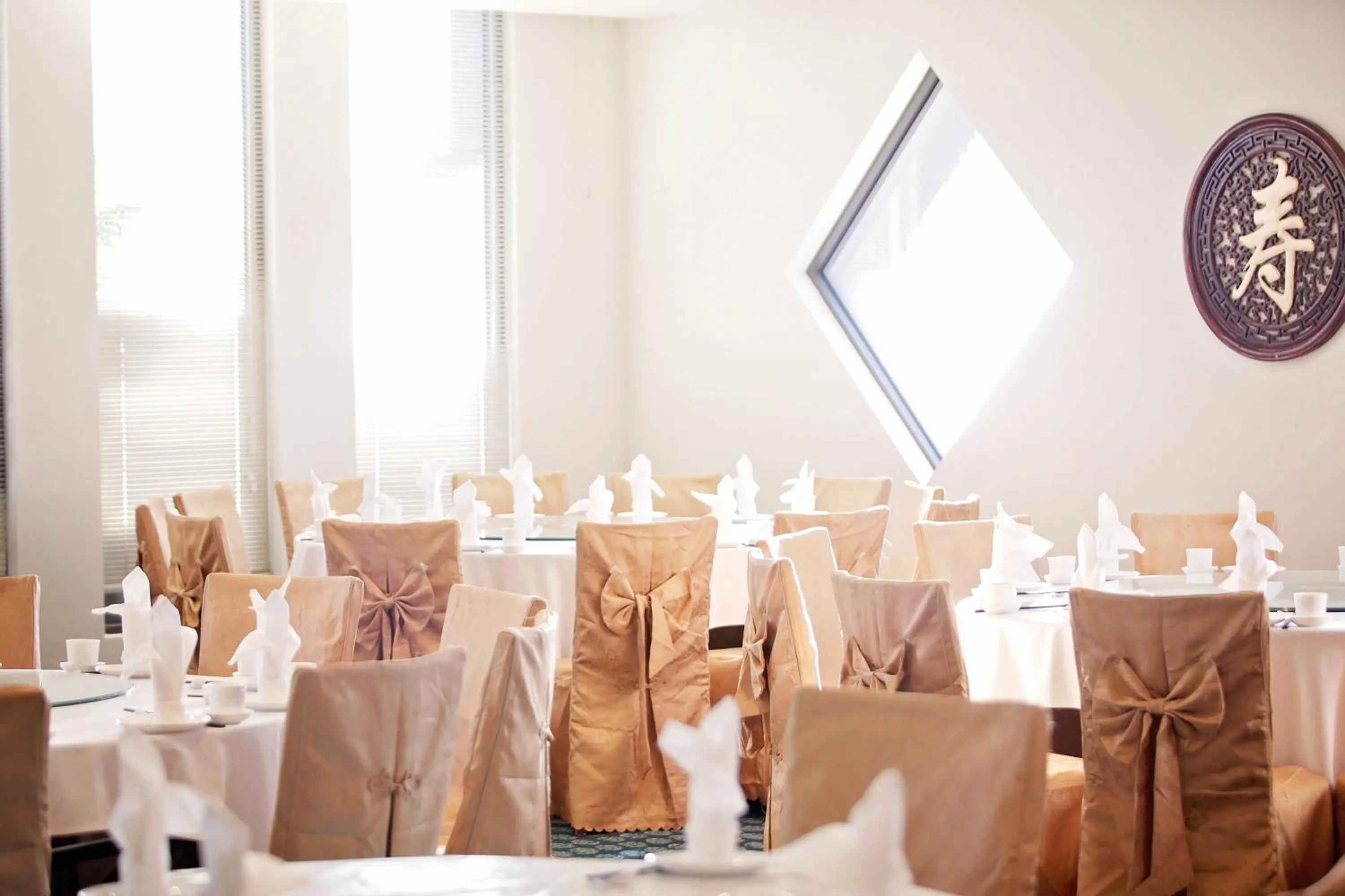 Food and drinks in Golden Pebble Hotel