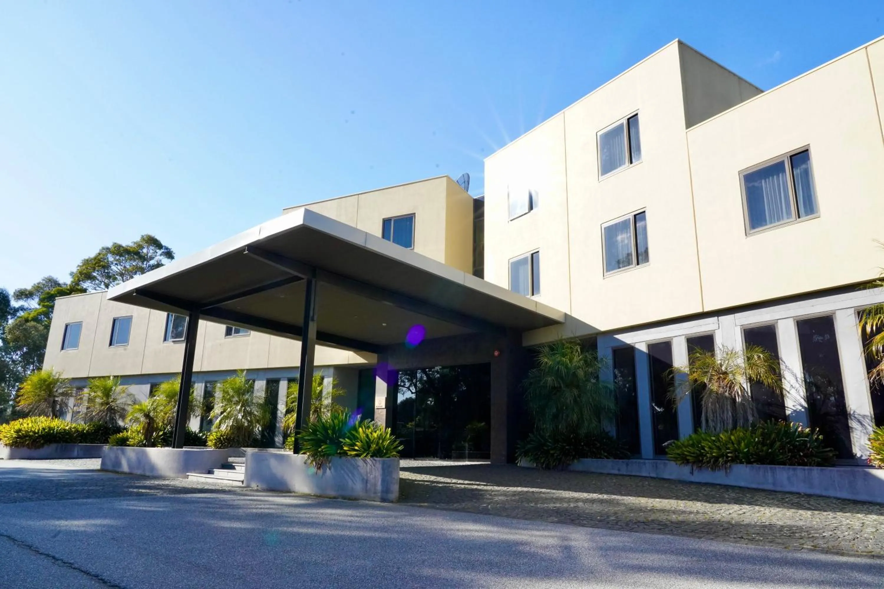 Property building in Golden Pebble Hotel